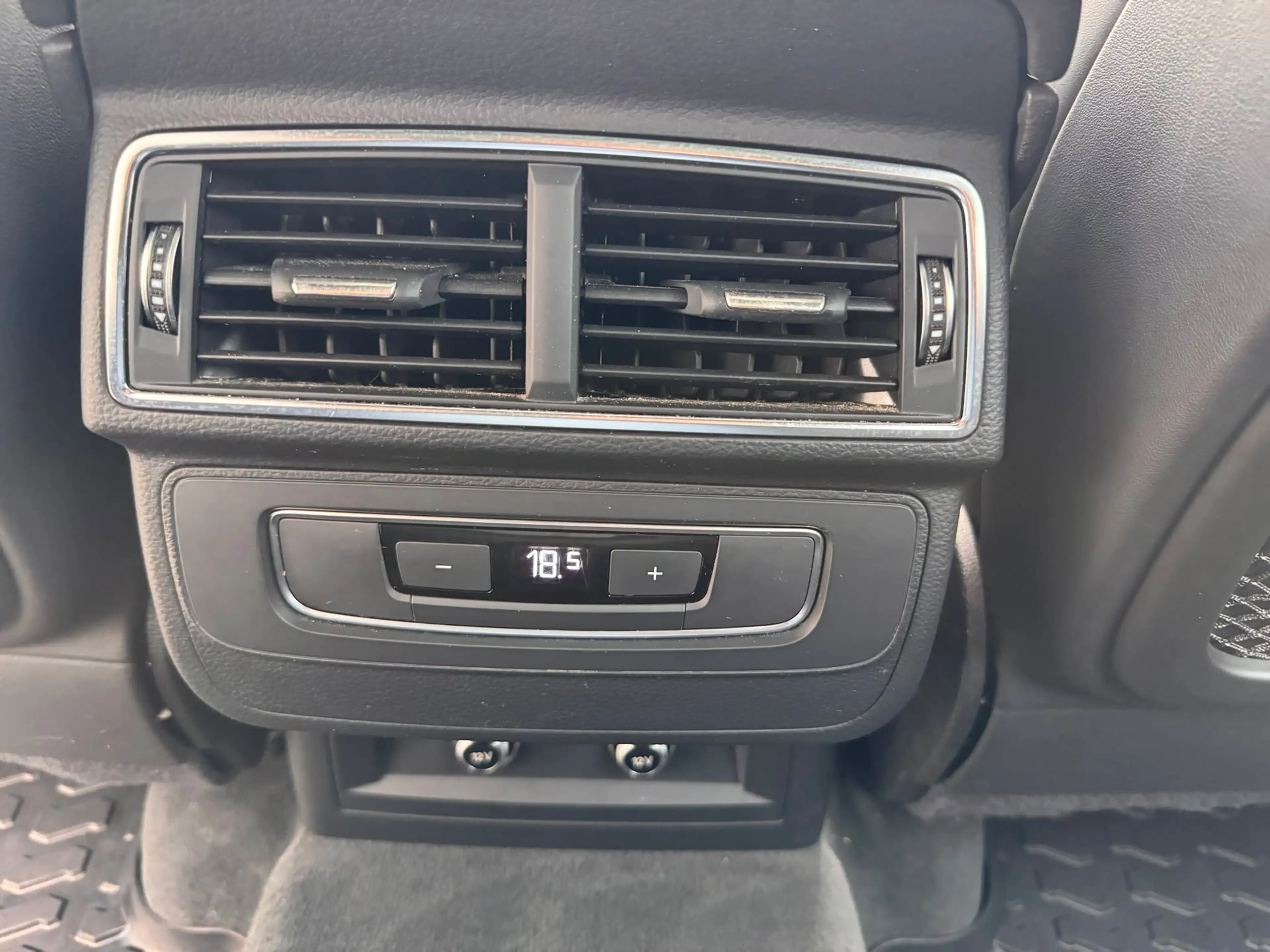Audi Q7 e-tron 3.0 TDi V6 Quattro Tiptronic (275 kW) S LINE — photo 12