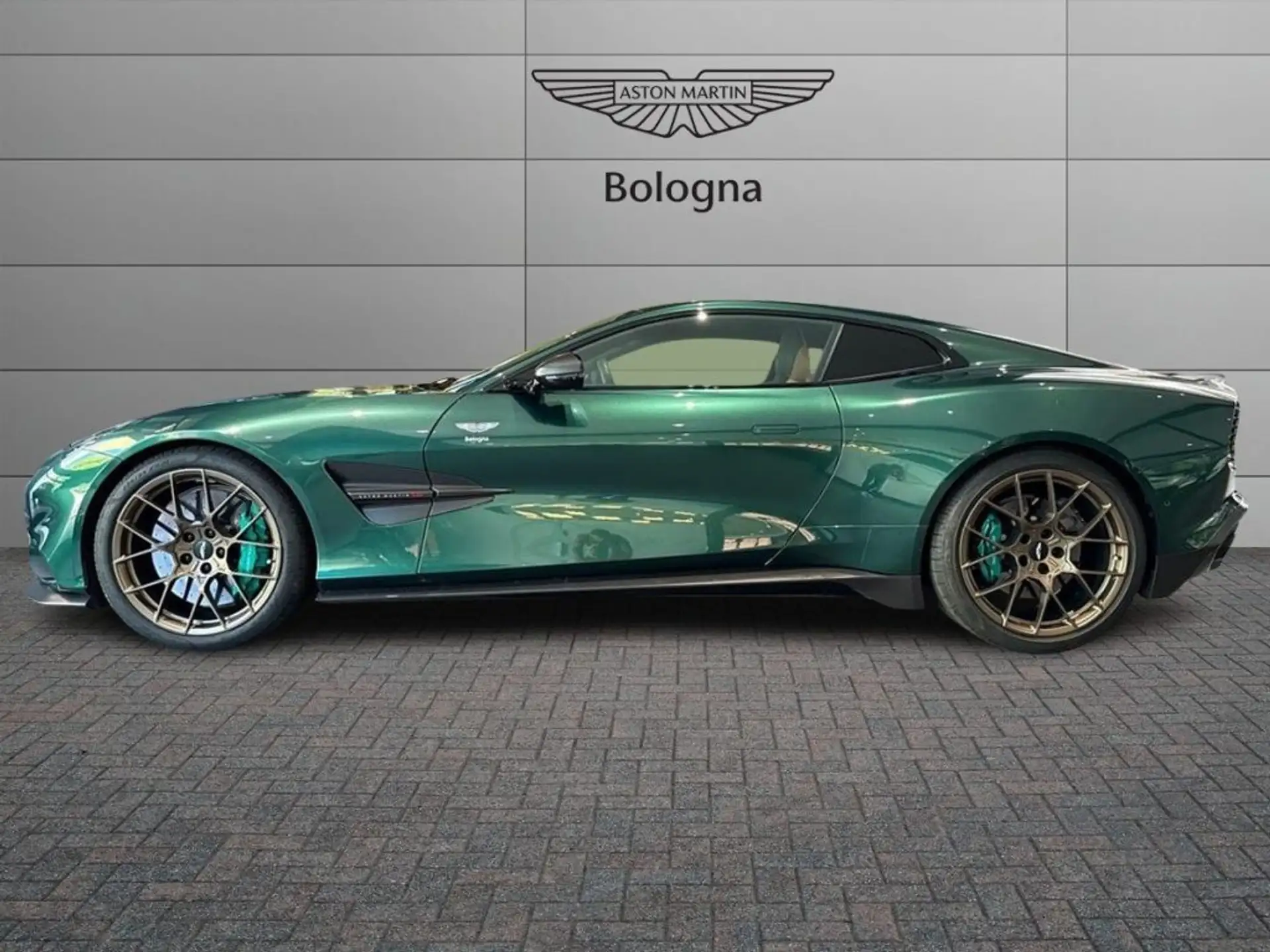 애스턴마틴 뱅퀴시 V12 Vanquish Coupé 5.2 Auto 2025 초록 사진 3