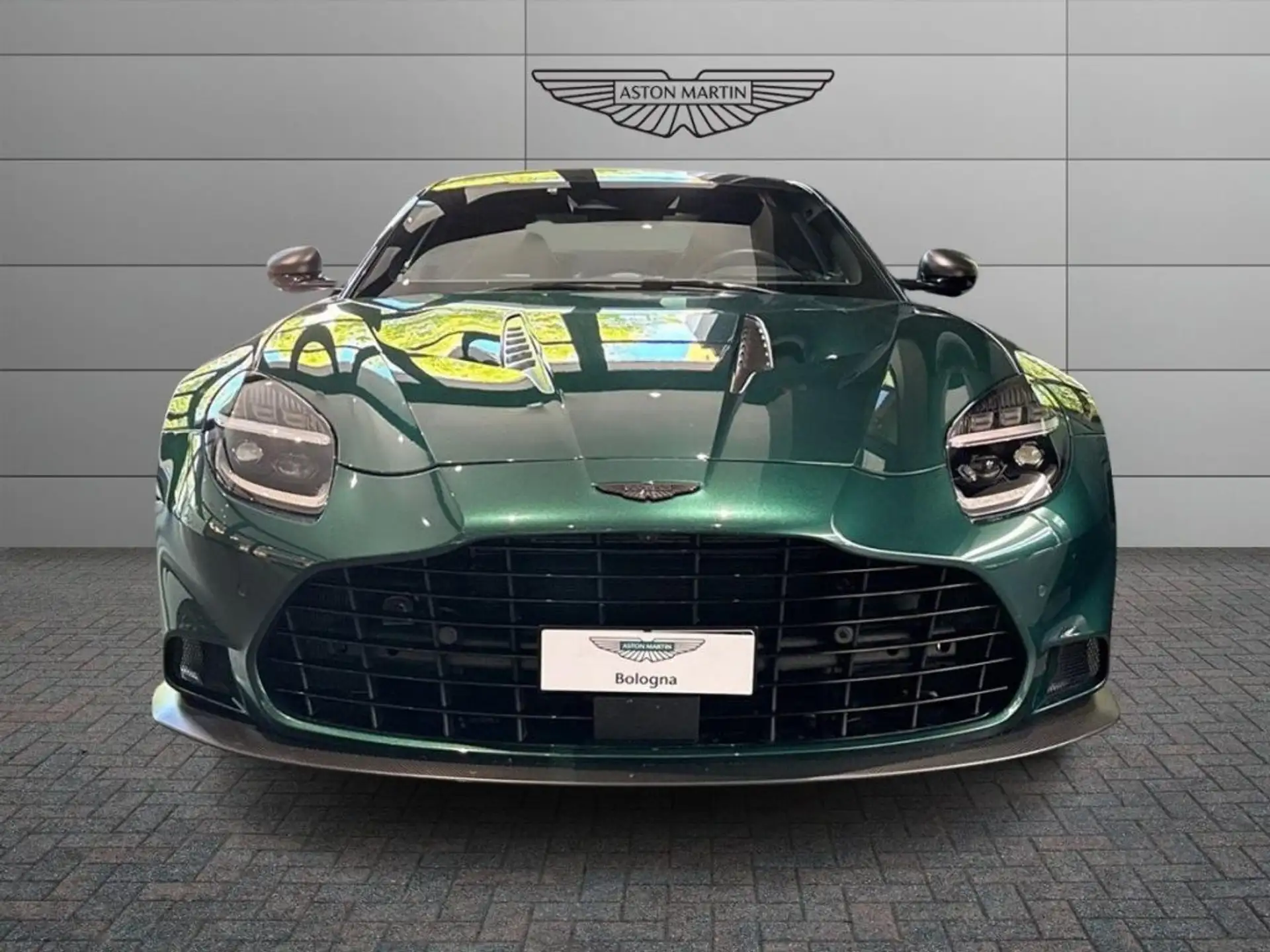 애스턴마틴 뱅퀴시 V12 Vanquish Coupé 5.2 Auto 2025 초록 사진 4