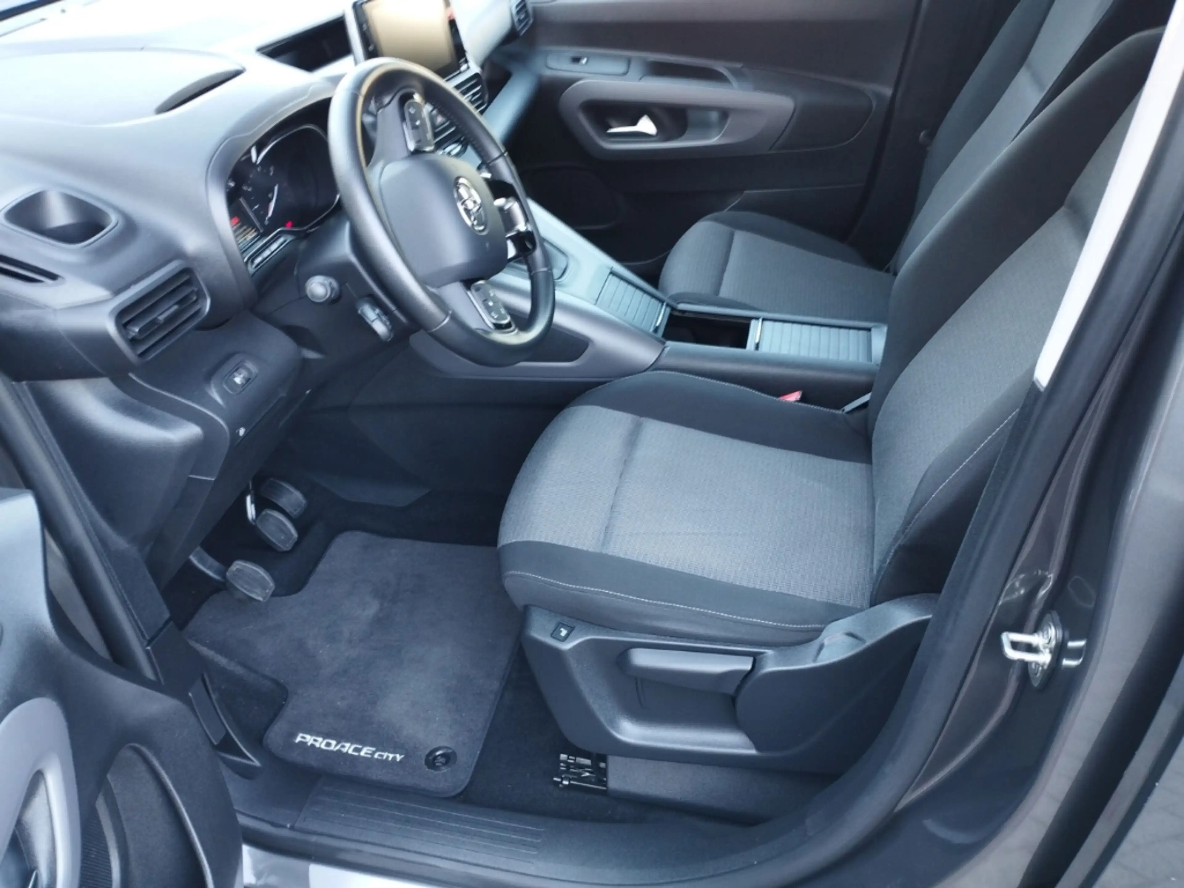 Toyota Proace City Verso Team Deutschland VERSO L1 5-TÜRIG, 1,2-L-TUR — photo 10