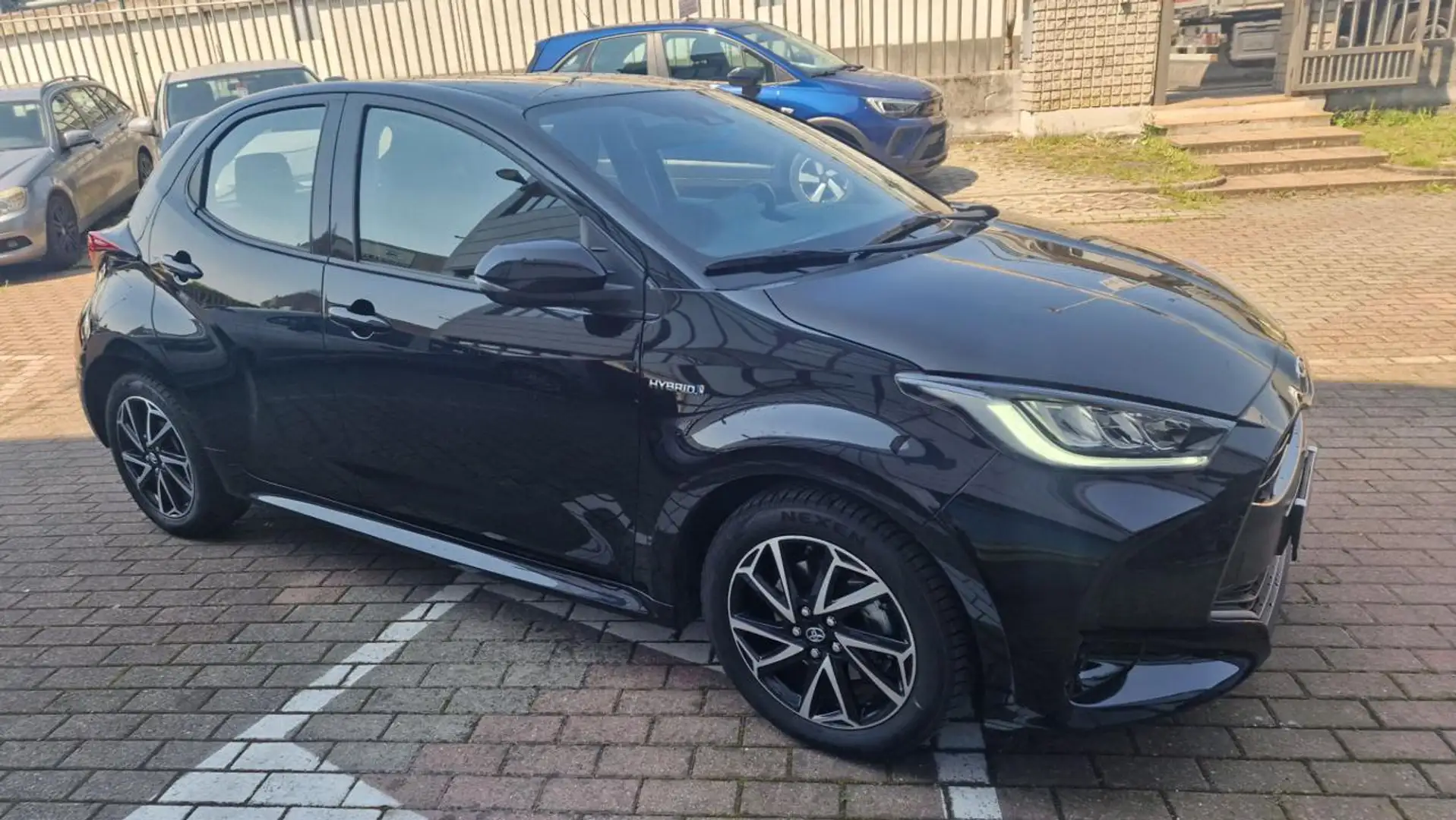 Toyota Yaris 1.5 Hybrid 5 porte Trend Noir - 2
