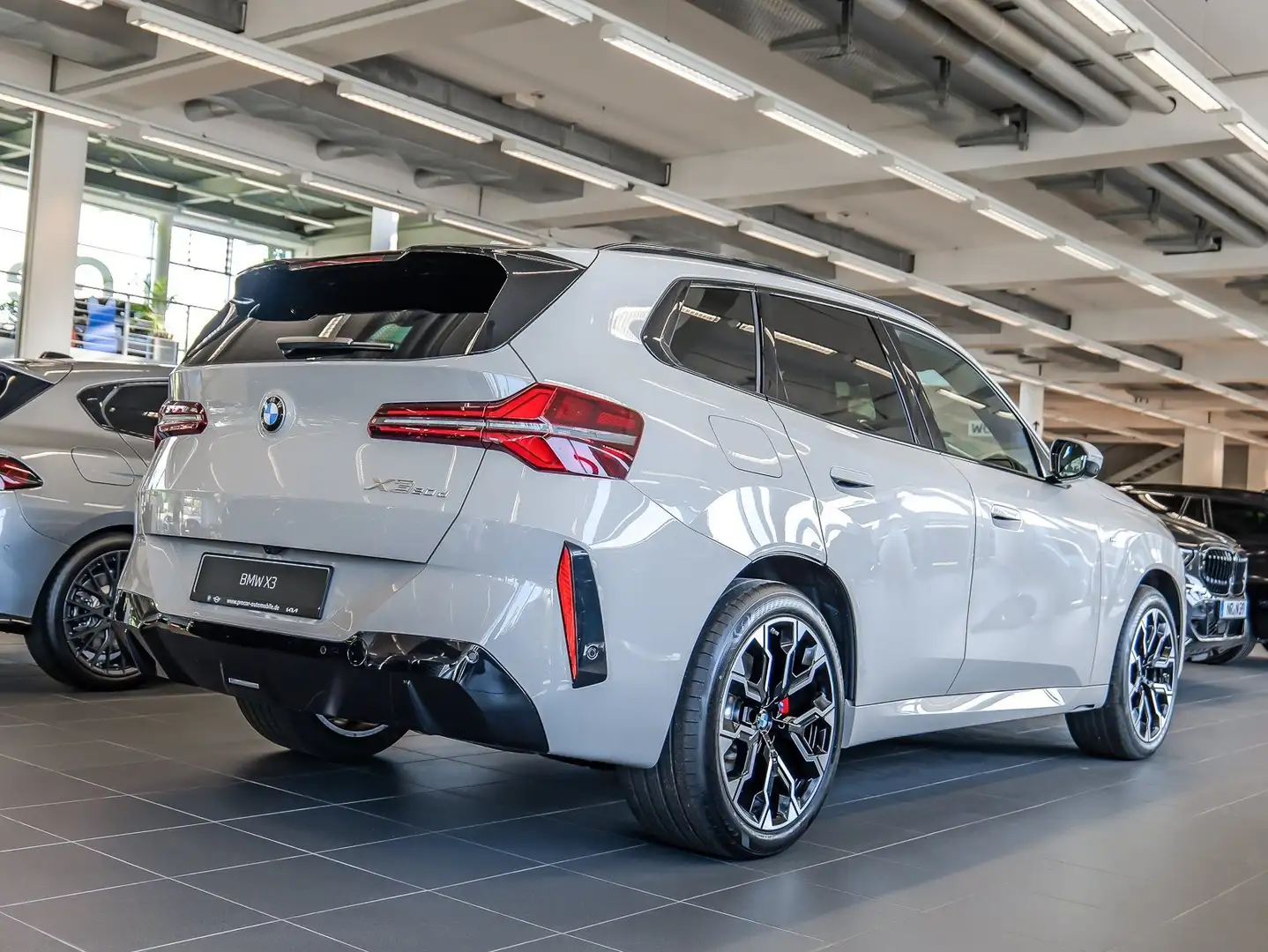 BMW X3 20d xDrive MSport + H/K + AHK + PApl. + 20" Gris - 2