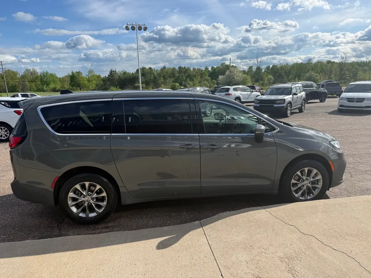 Chrysler Pacifica photo Chrysler Pacifica