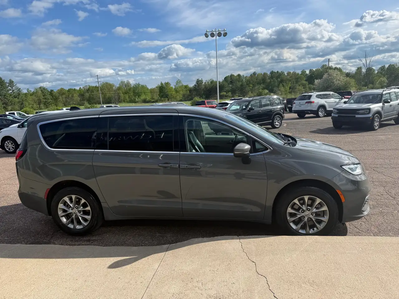 Chrysler Pacifica photo Chrysler Pacifica