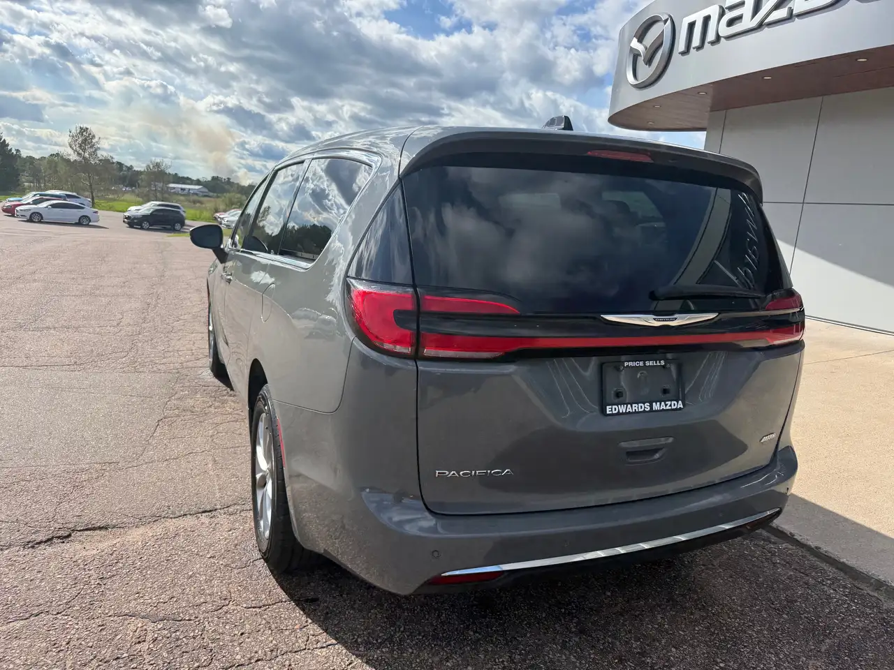 Chrysler Pacifica photo Chrysler Pacifica