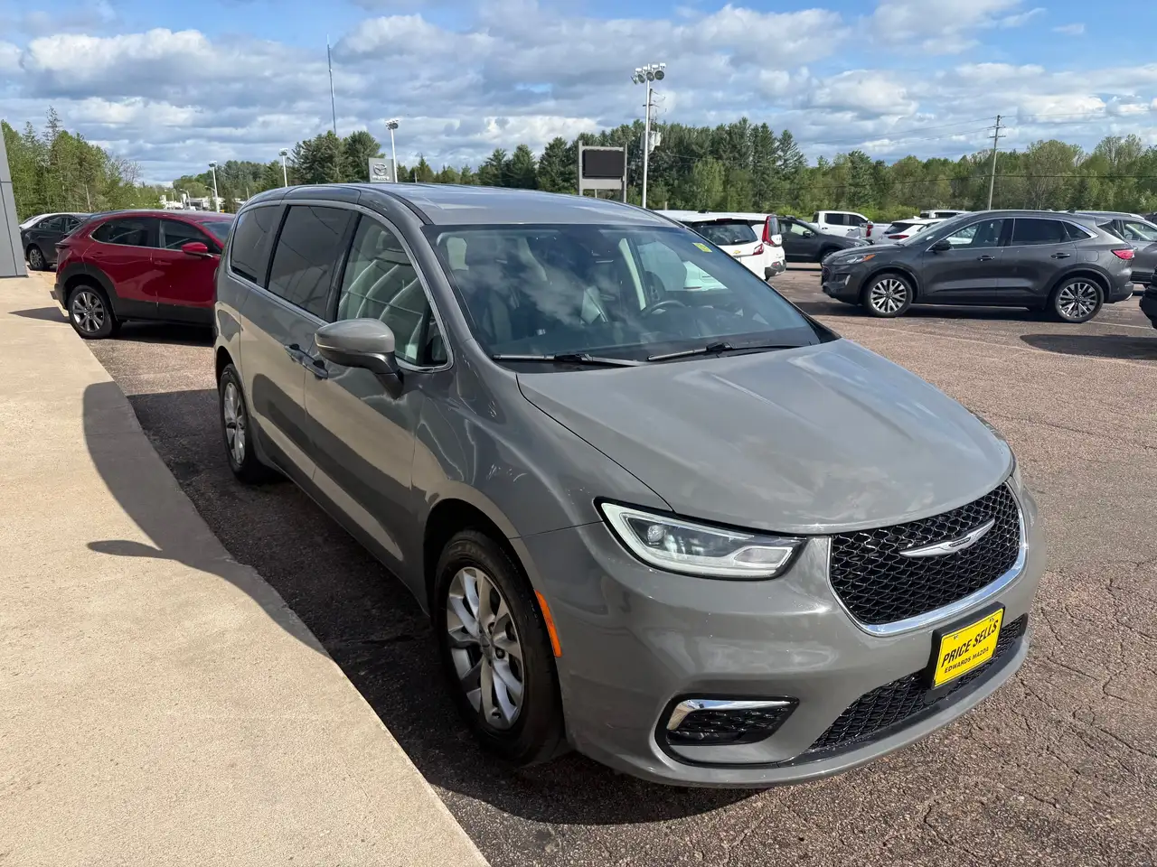 Chrysler Pacifica photo Chrysler Pacifica