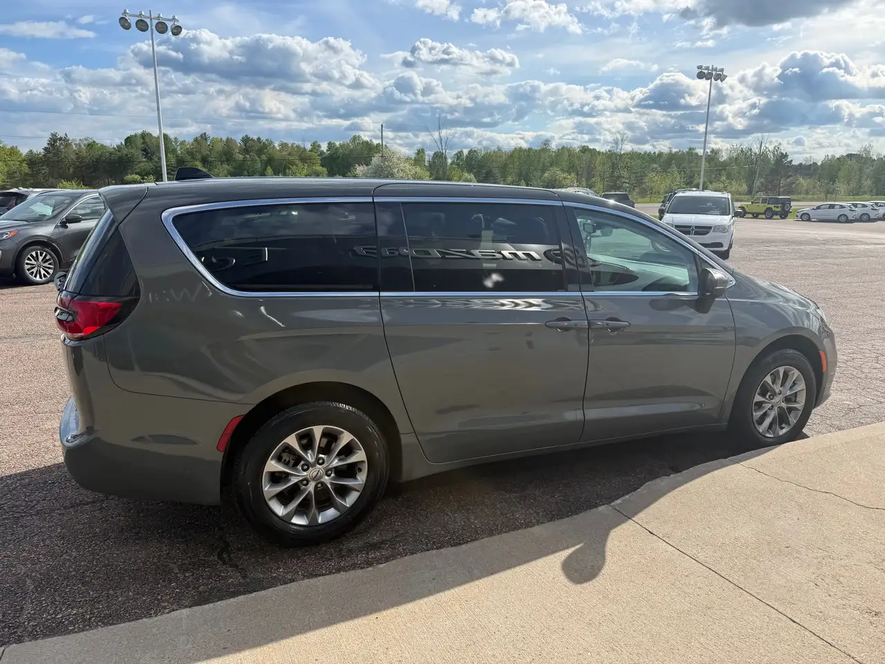 Chrysler Pacifica photo Chrysler Pacifica