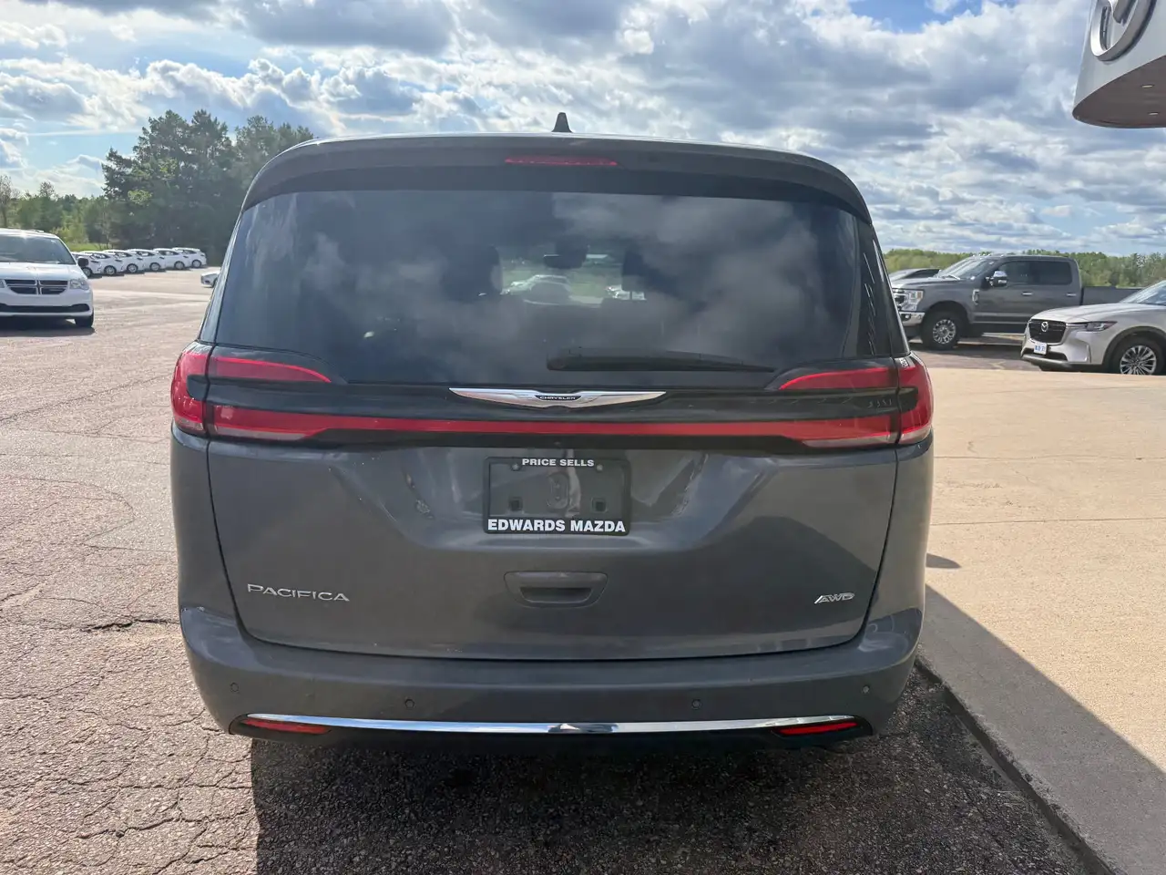Chrysler Pacifica photo Chrysler Pacifica
