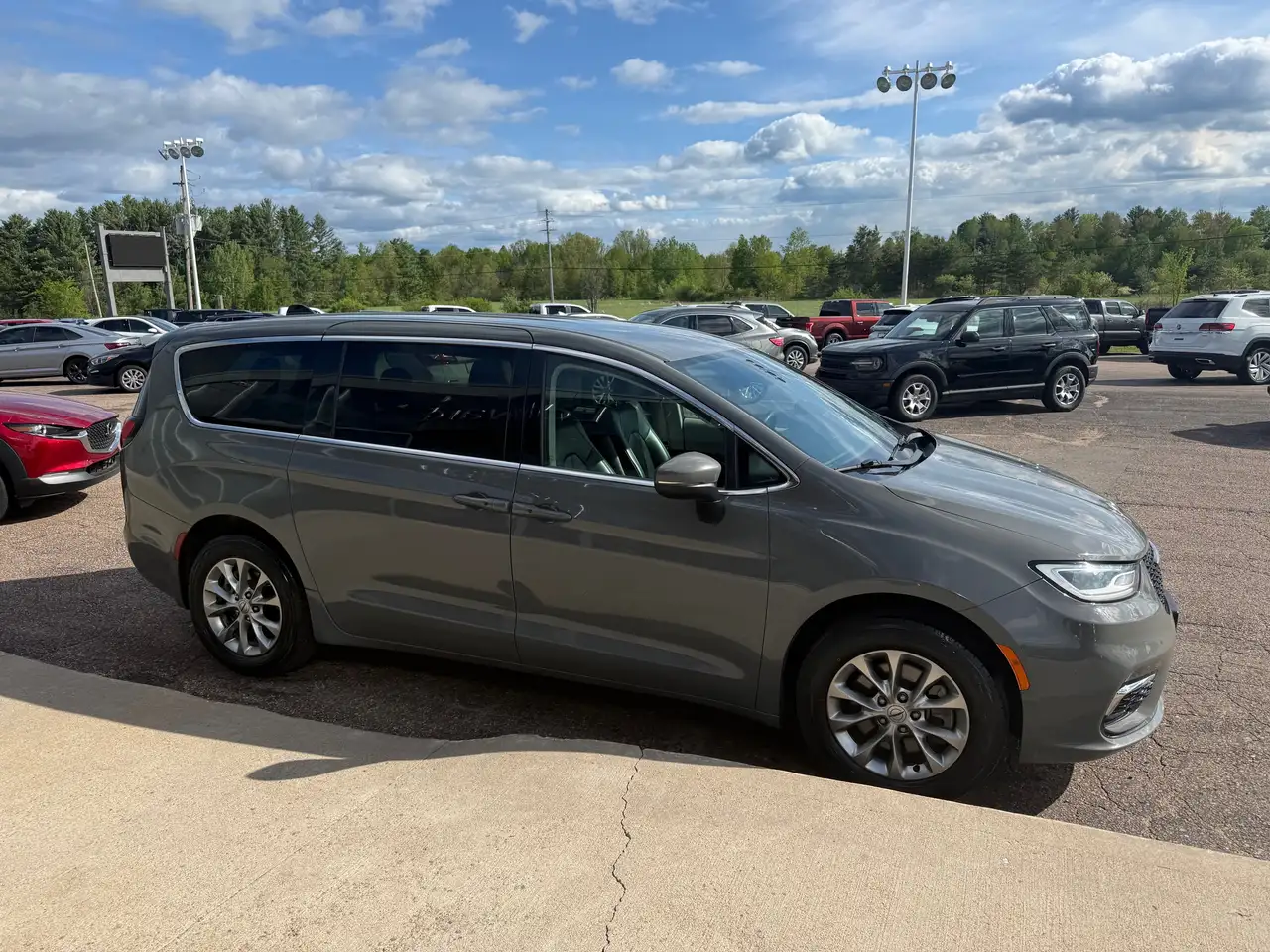 Chrysler Pacifica photo Chrysler Pacifica