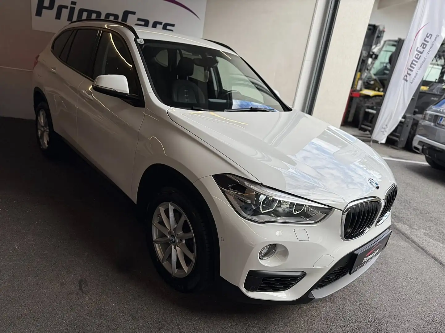 BMW X1 xDrive18d Advantage Aut./KAMERA/LED/SPORTSITZE/... Weiß - 2