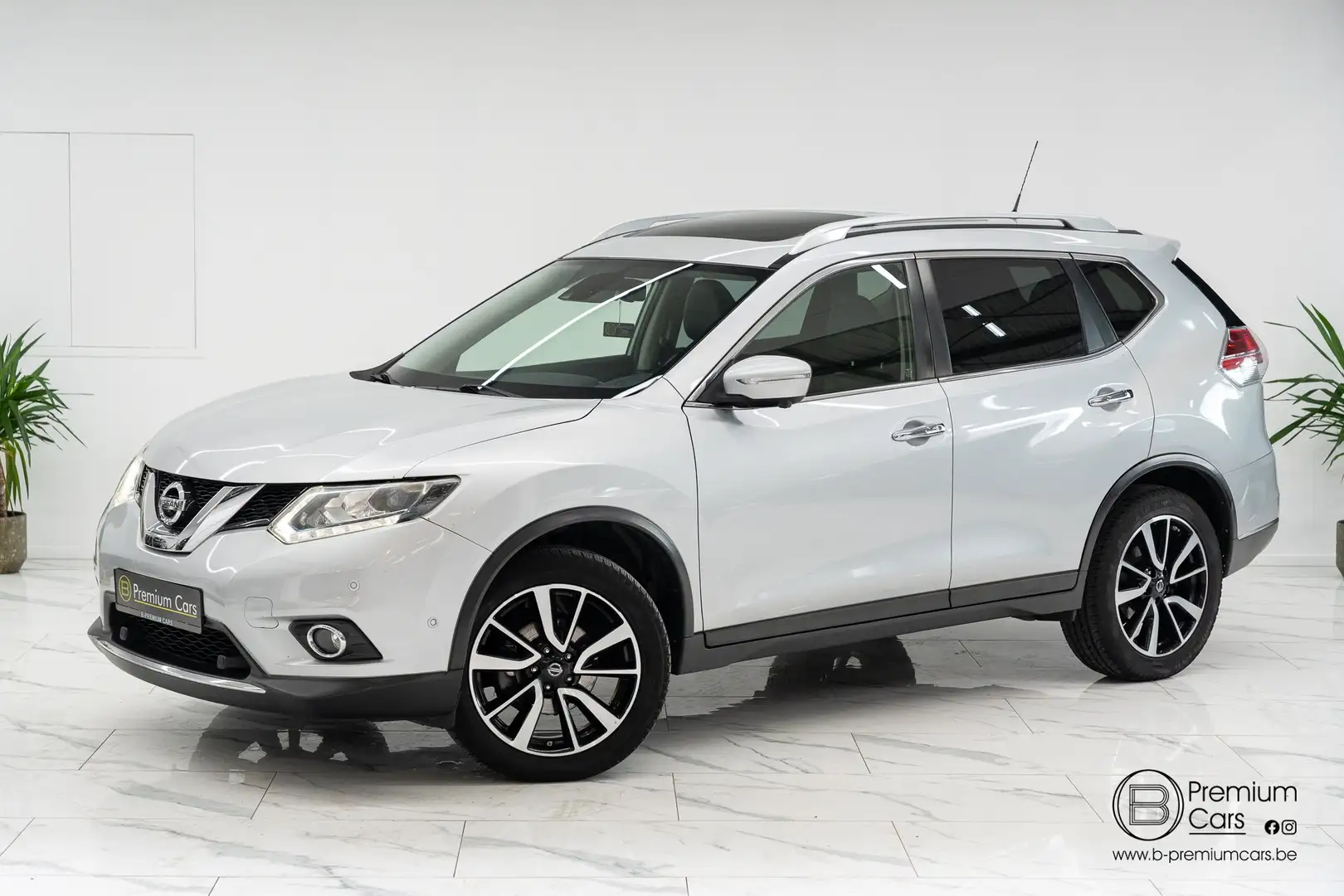 Nissan X-Trail 1.6 dCi 2WD Tekna Xtronic! Pano, Top, FULL options Zilver - 2
