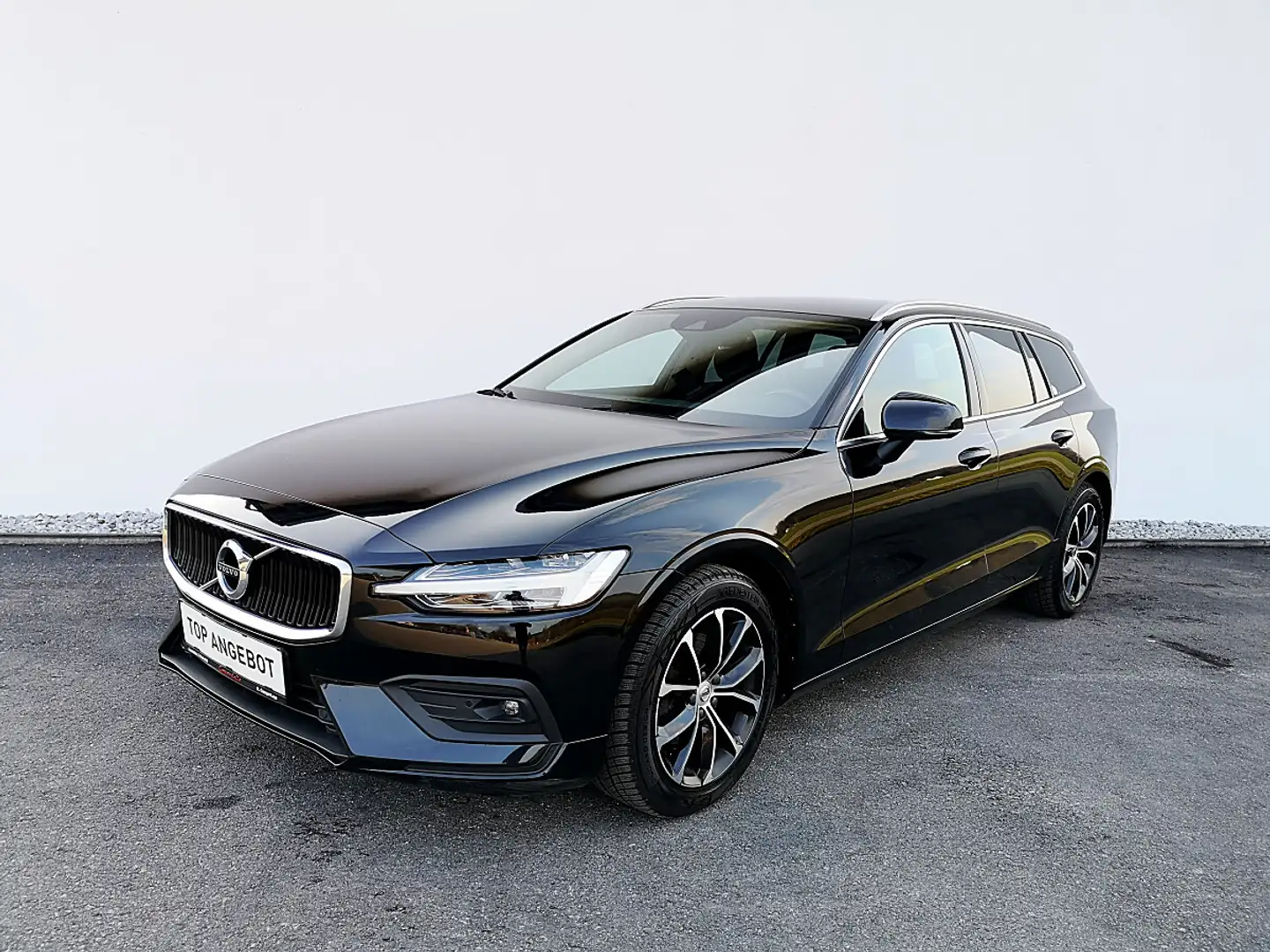 Volvo V60 D3 Momentum Pro Geartronic "AHV" Schwarz - 1