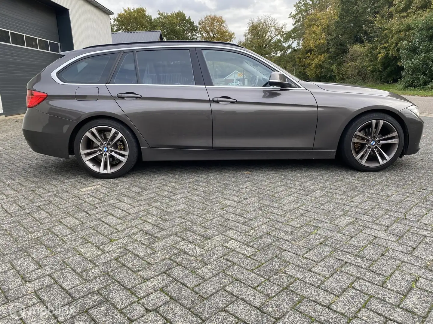 BMW 320 3-serie Touring 320d EfficientDynamics Edition Braun - 2