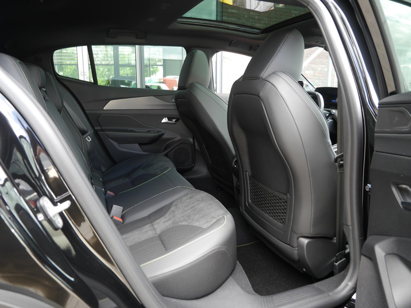 Peugeot 408 e-408 GT 58 kWh | Stoel en stuurverwarming | Panor — photo 15