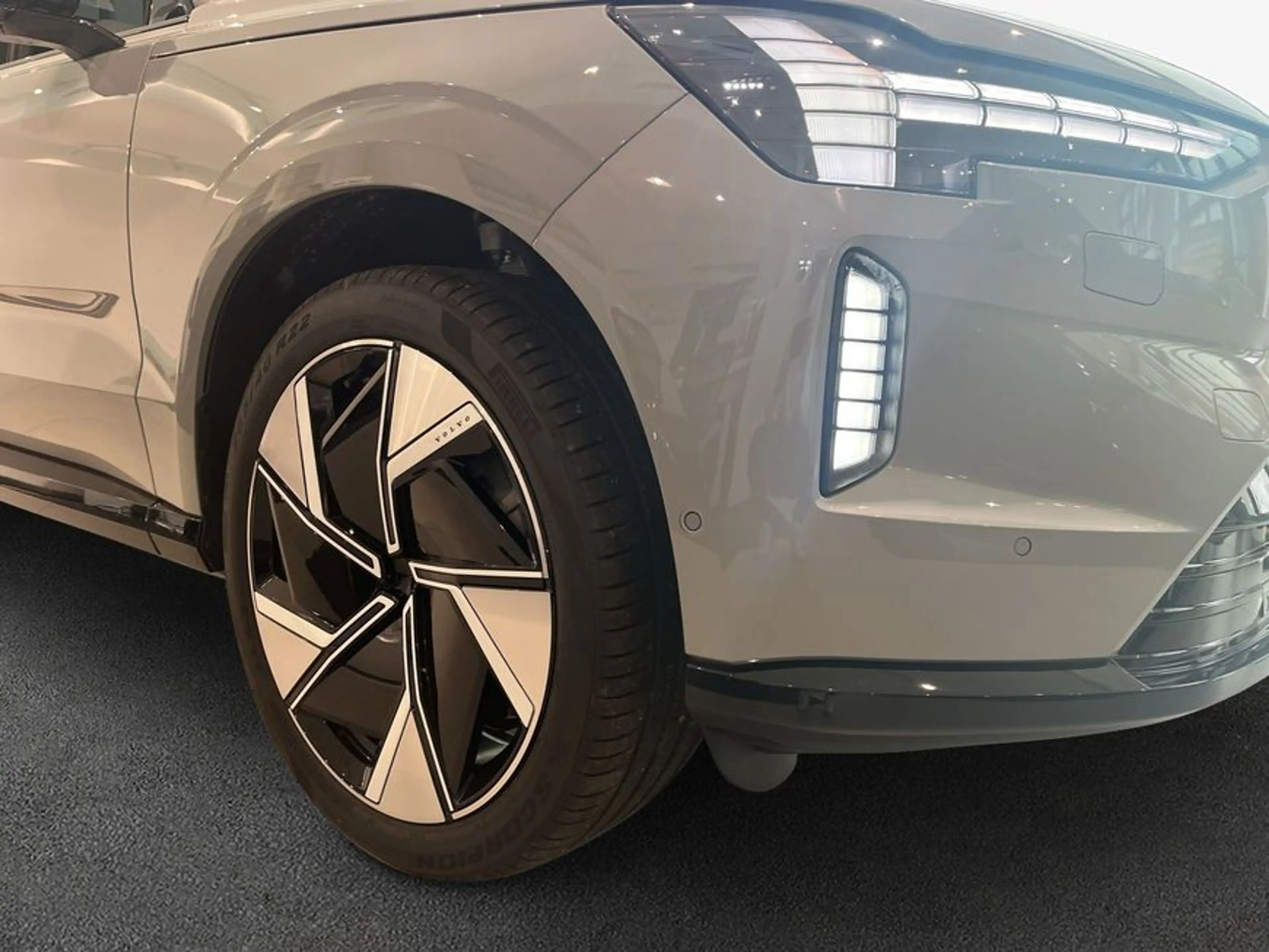 Volvo EX90 Twin Motor AWD Ultra (7-Sitzer) — photo 7