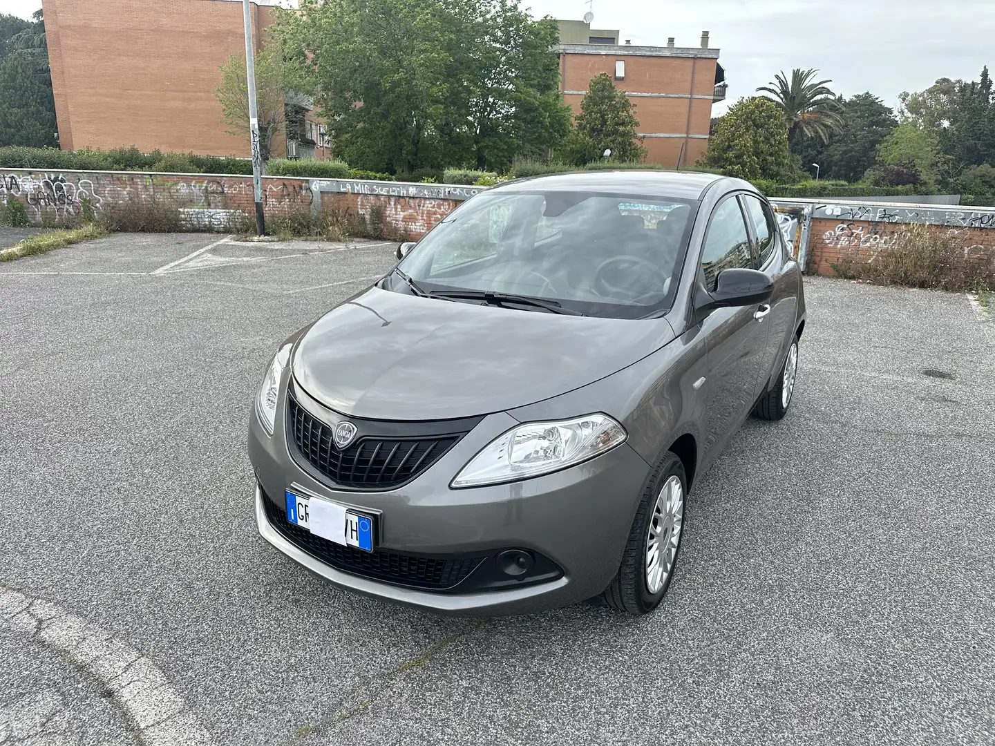 Lancia Ypsilon 1.0 Firefly Hybrid Silver - 1