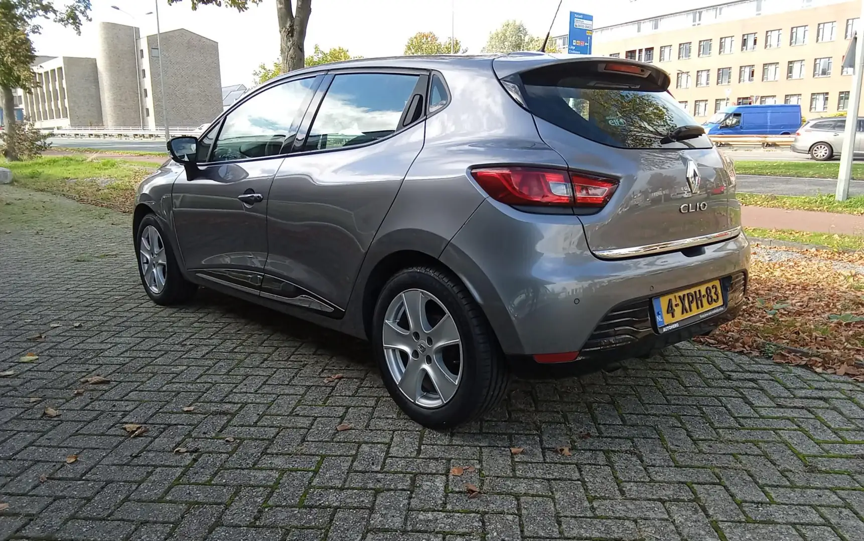 Renault Clio 1.2 Expression automaat/navigatie/cruise Grijs - 2