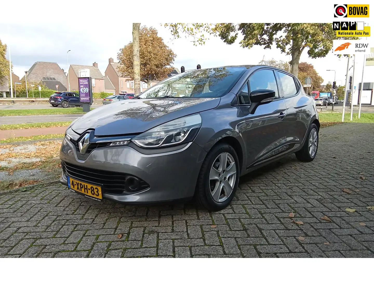 Renault Clio 1.2 Expression automaat/navigatie/cruise Grijs - 1