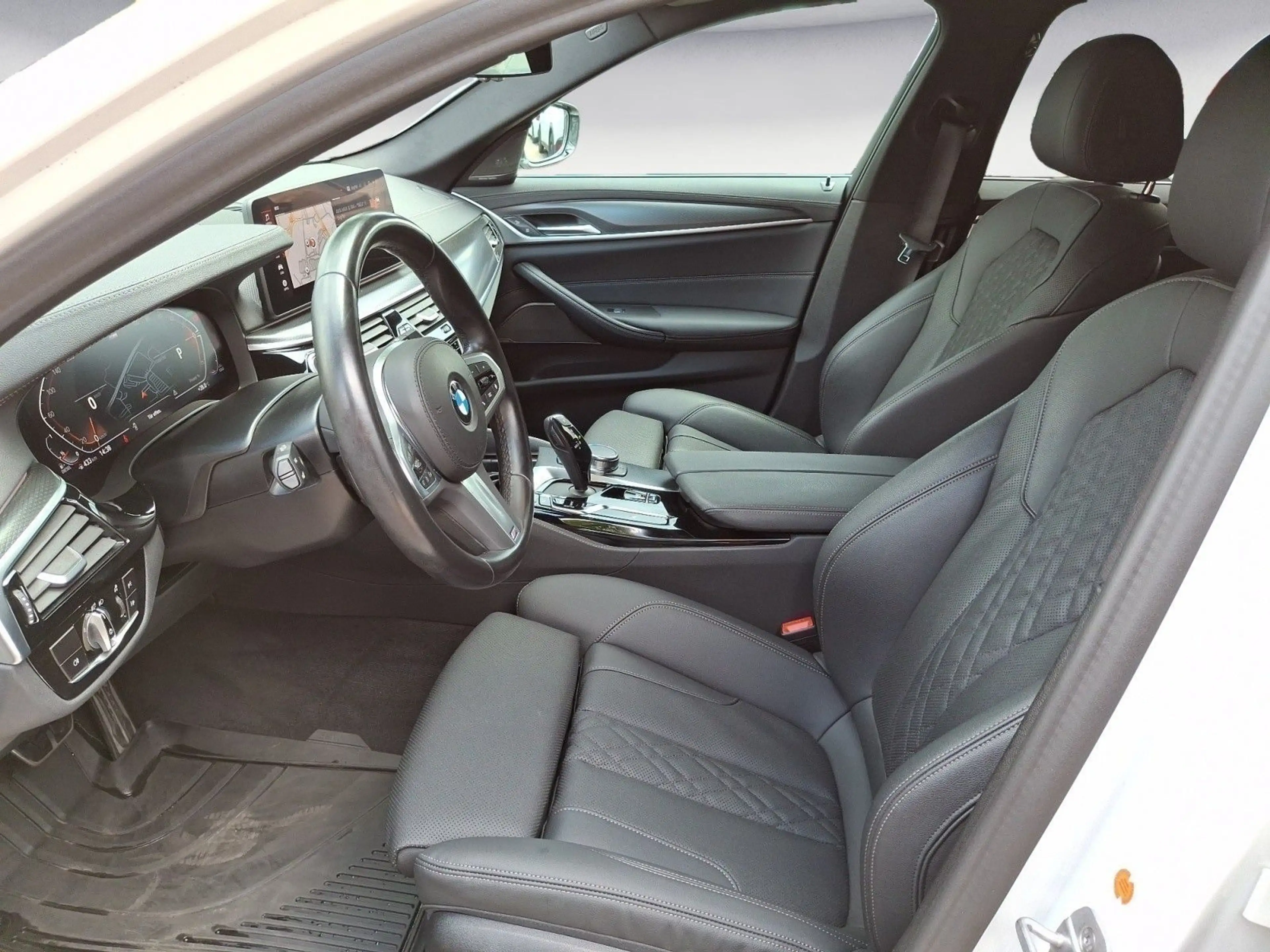 BMW 540 d xDrive Touring M Sport Pano Harman — photo 8