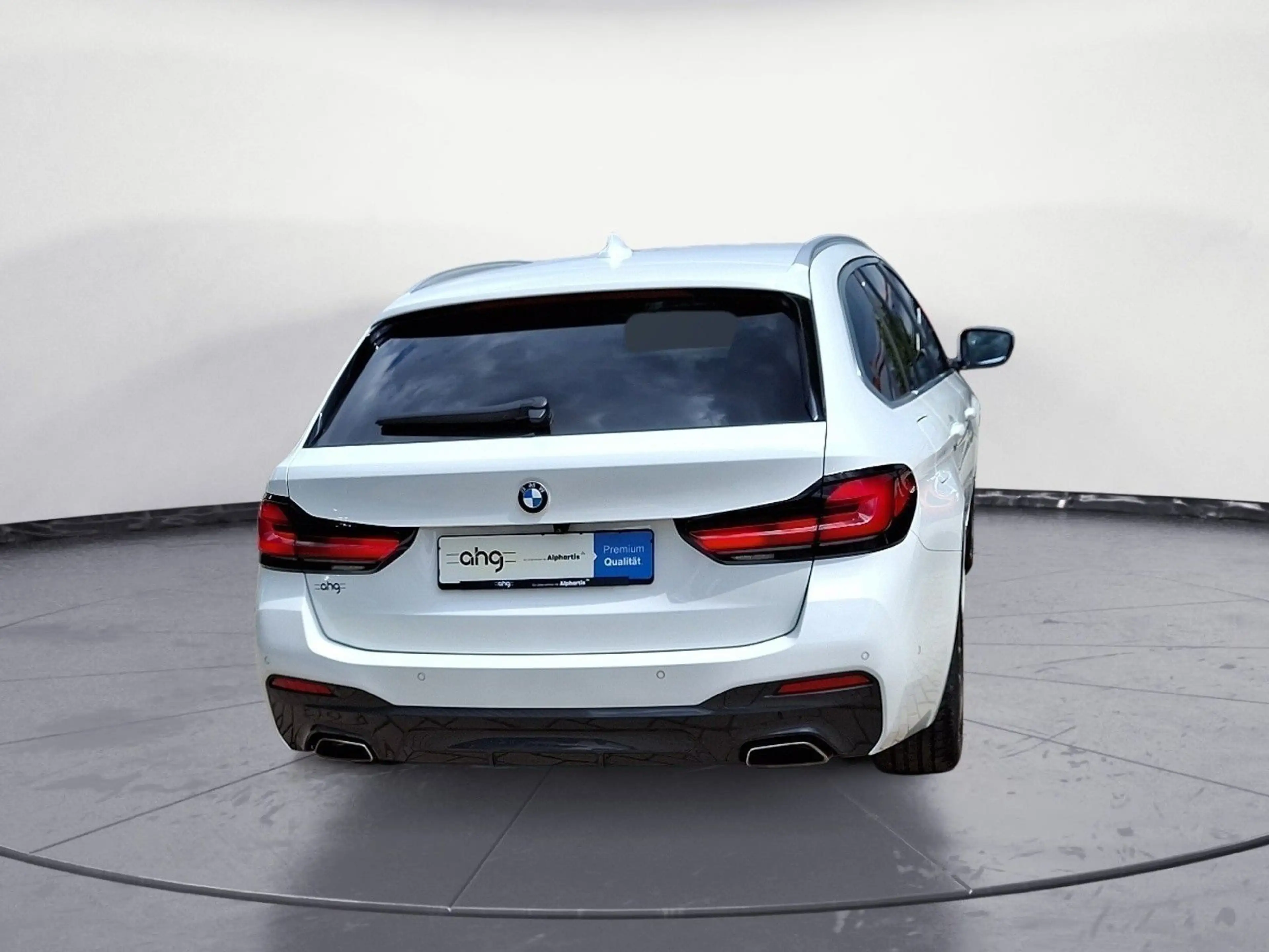 BMW 540 d xDrive Touring M Sport Pano Harman — photo 5