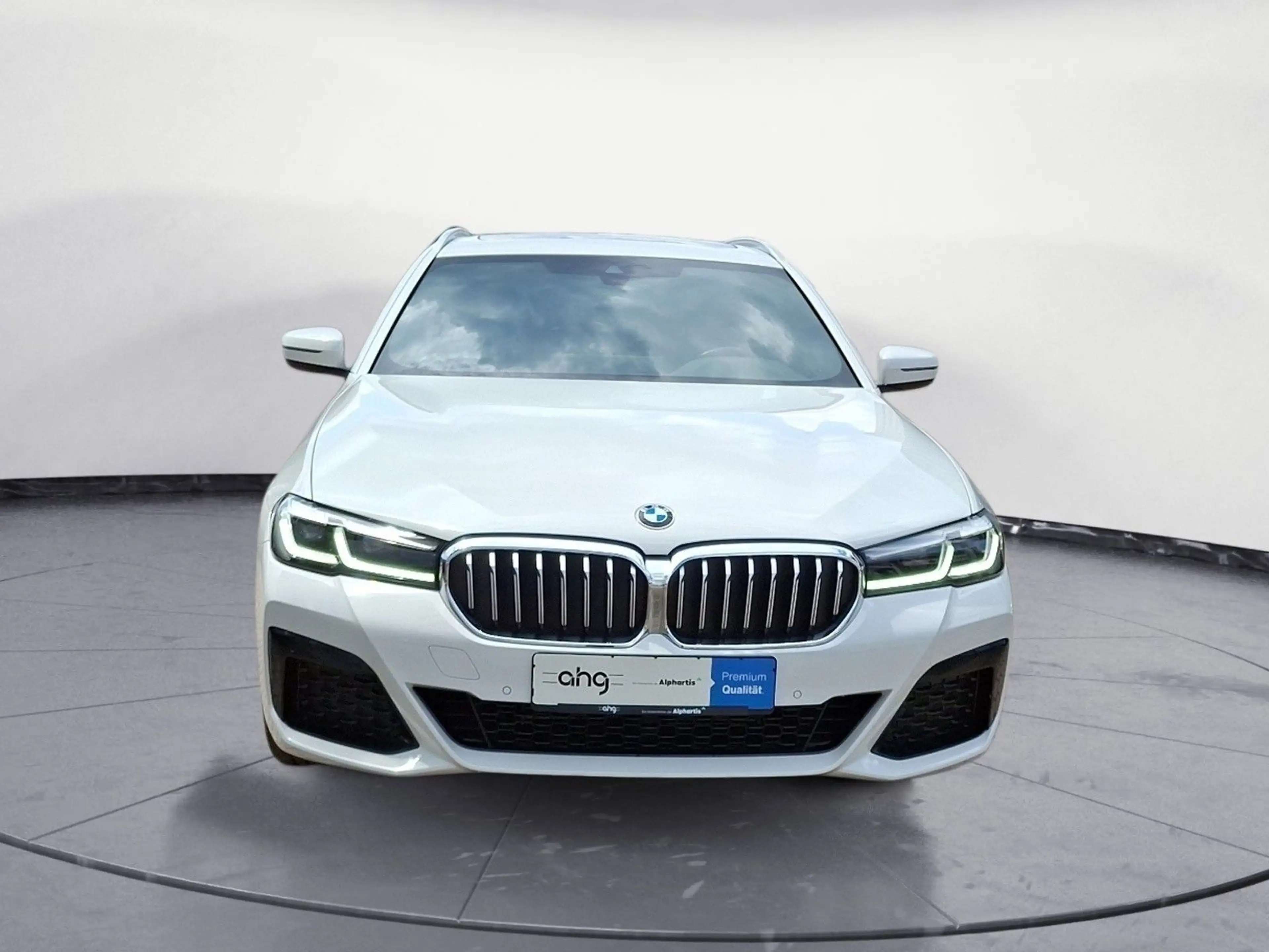 BMW 540 d xDrive Touring M Sport Pano Harman — photo 7