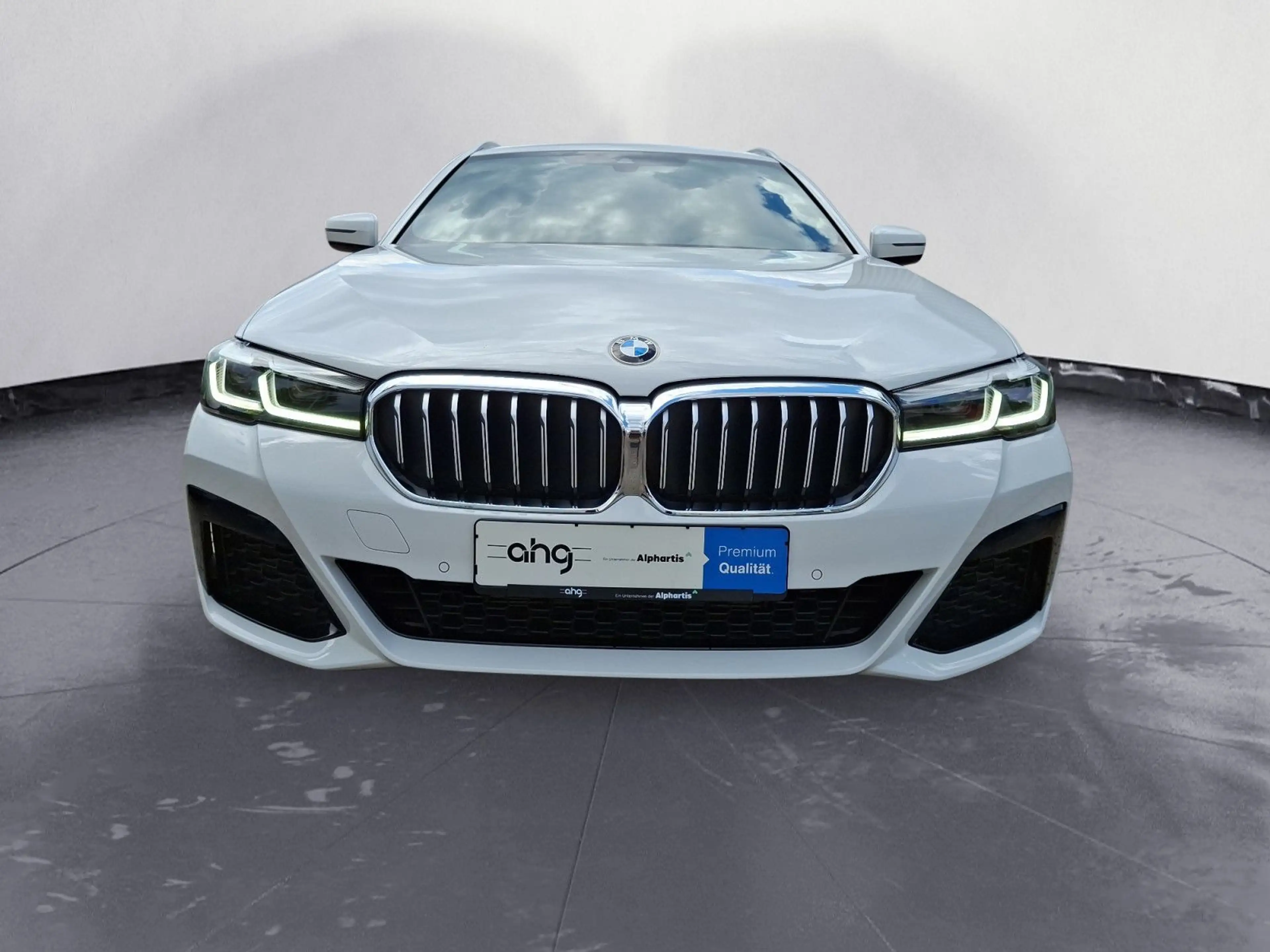 BMW 540 d xDrive Touring M Sport Pano Harman — photo 14