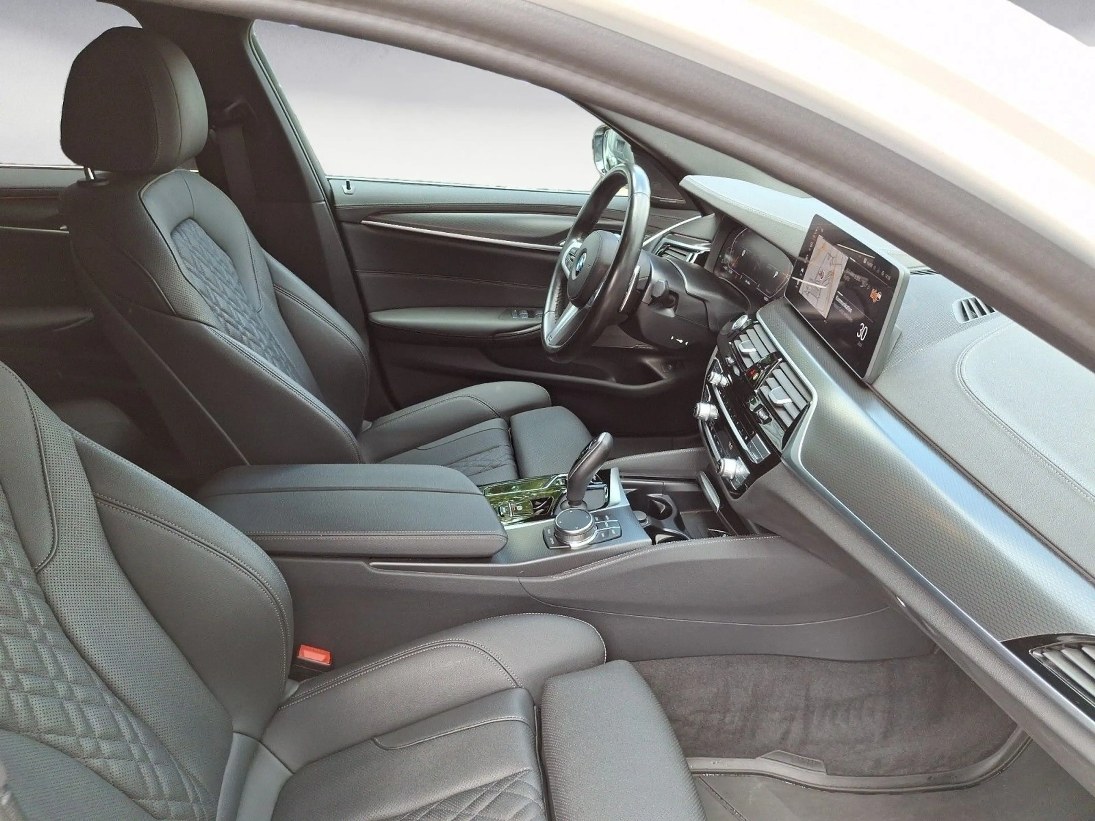 BMW 540 d xDrive Touring M Sport Pano Harman — photo 10