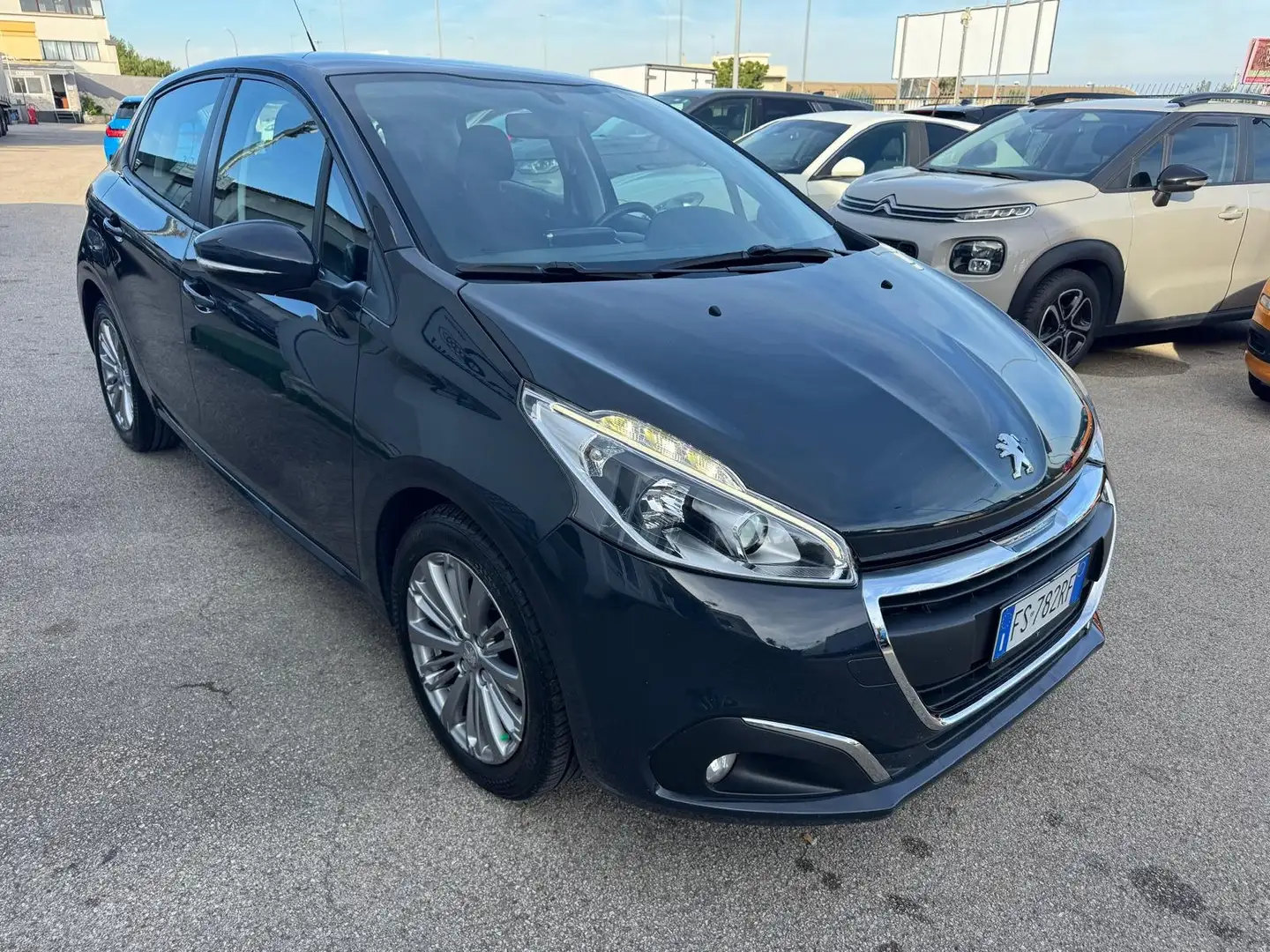 Peugeot 208 208 I 2015 5p 1.6 bluehdi Allure 75cv Nero - 2