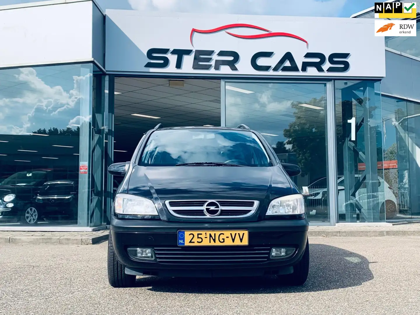 Opel Zafira 2.2-16V Elegance, 7 Personen, Airco, Trekhaak, P S Schwarz - 1