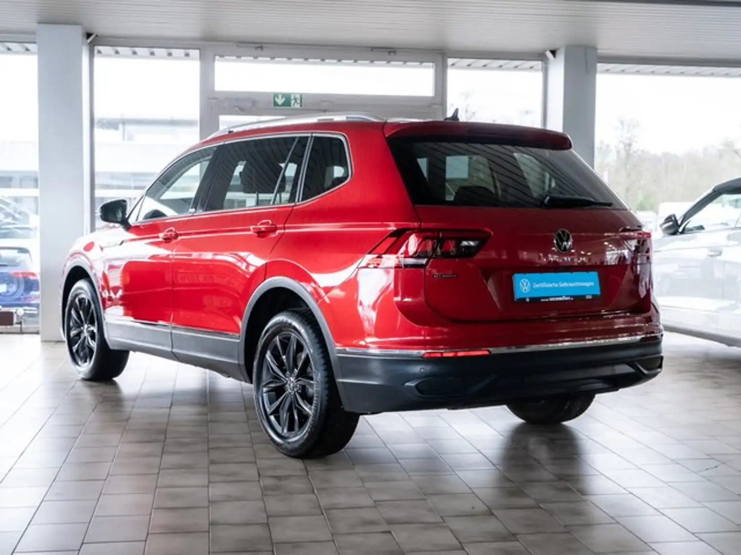 Volkswagen Tiguan 1,5 TSI Move AHK R-Kamera 7-Sitzer LED-Matrix Rot - 2