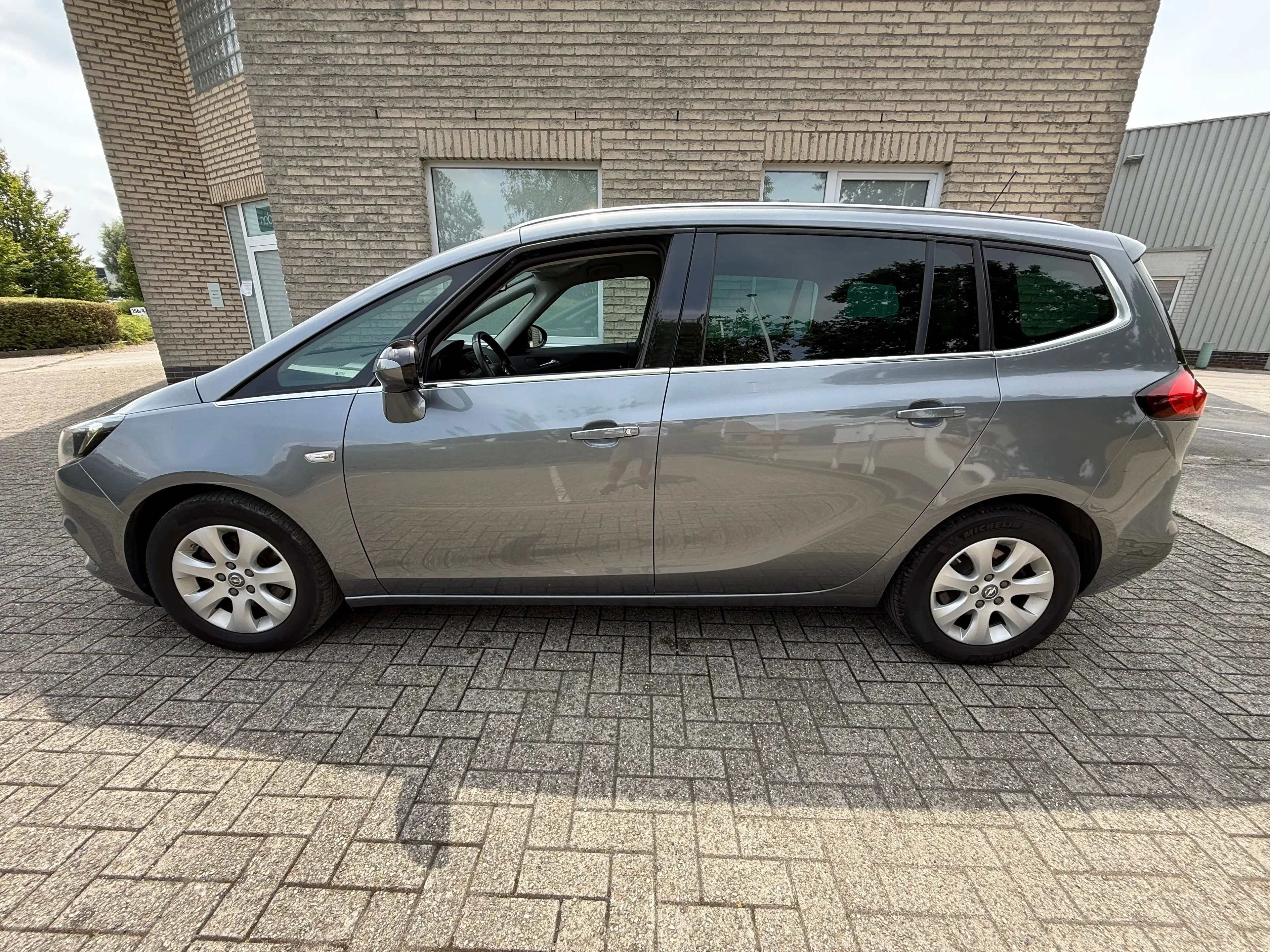 Opel Zafira Tourer Zafira 1.4 Turbo Edition — photo 4