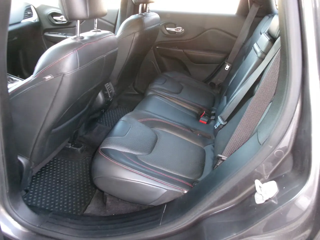 Jeep Cherokee снимка Jeep Cherokee