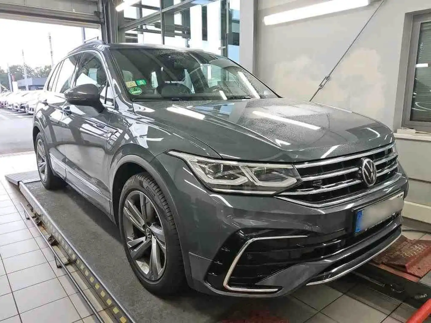 Volkswagen Tiguan 2.0 TDI R-LINE*NAVI*LED*ACC*VIRTUAL* Grau - 2