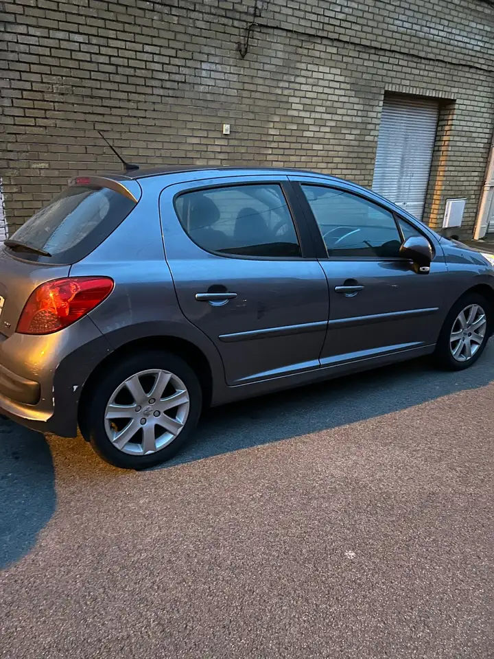 Peugeot 207 1.6 HDi 16v 90ch ExÃ©cutive