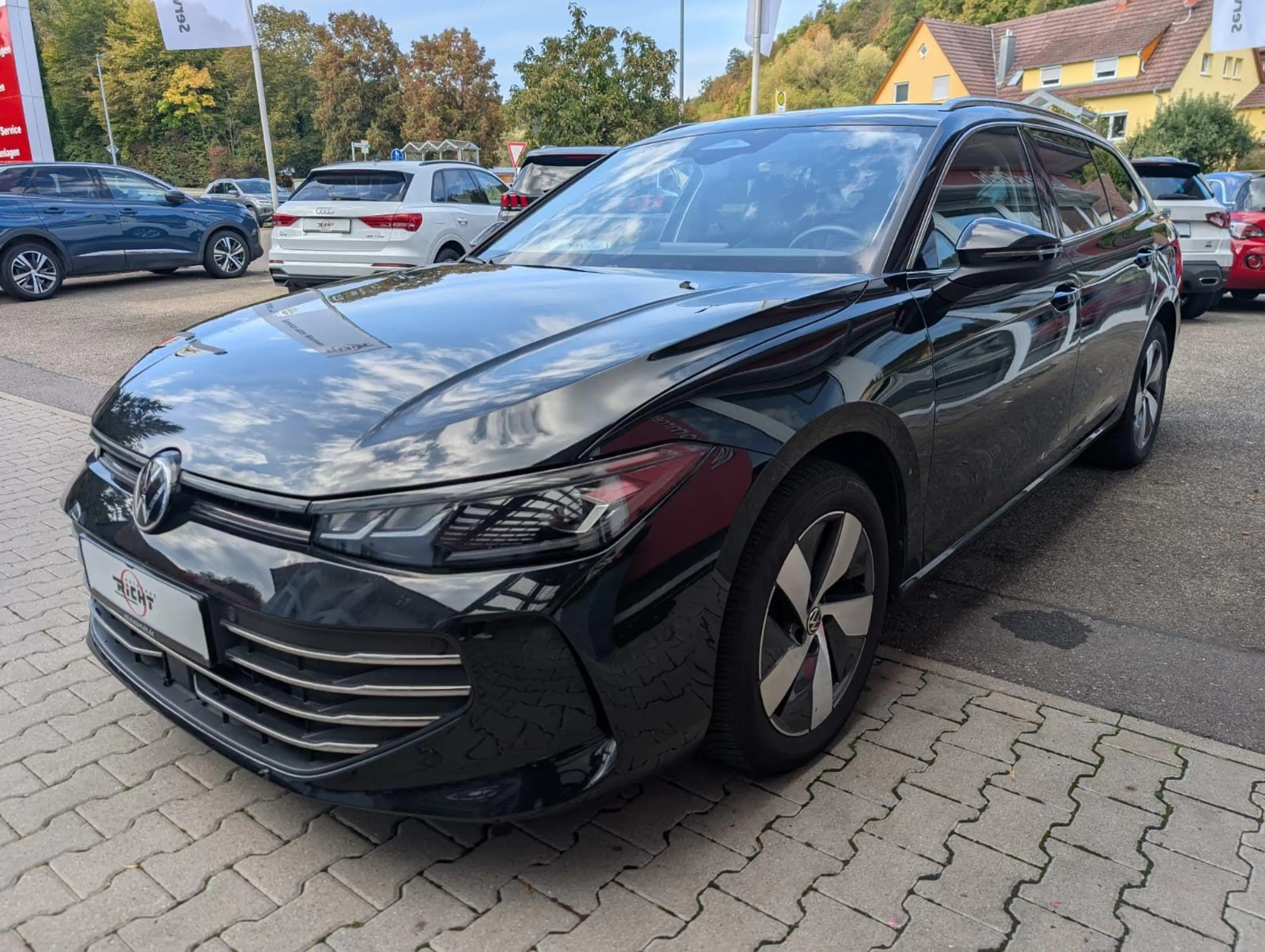 Volkswagen Passat Variant 1.5 eTSI Business Nav SHZ PDC LED — photo 2