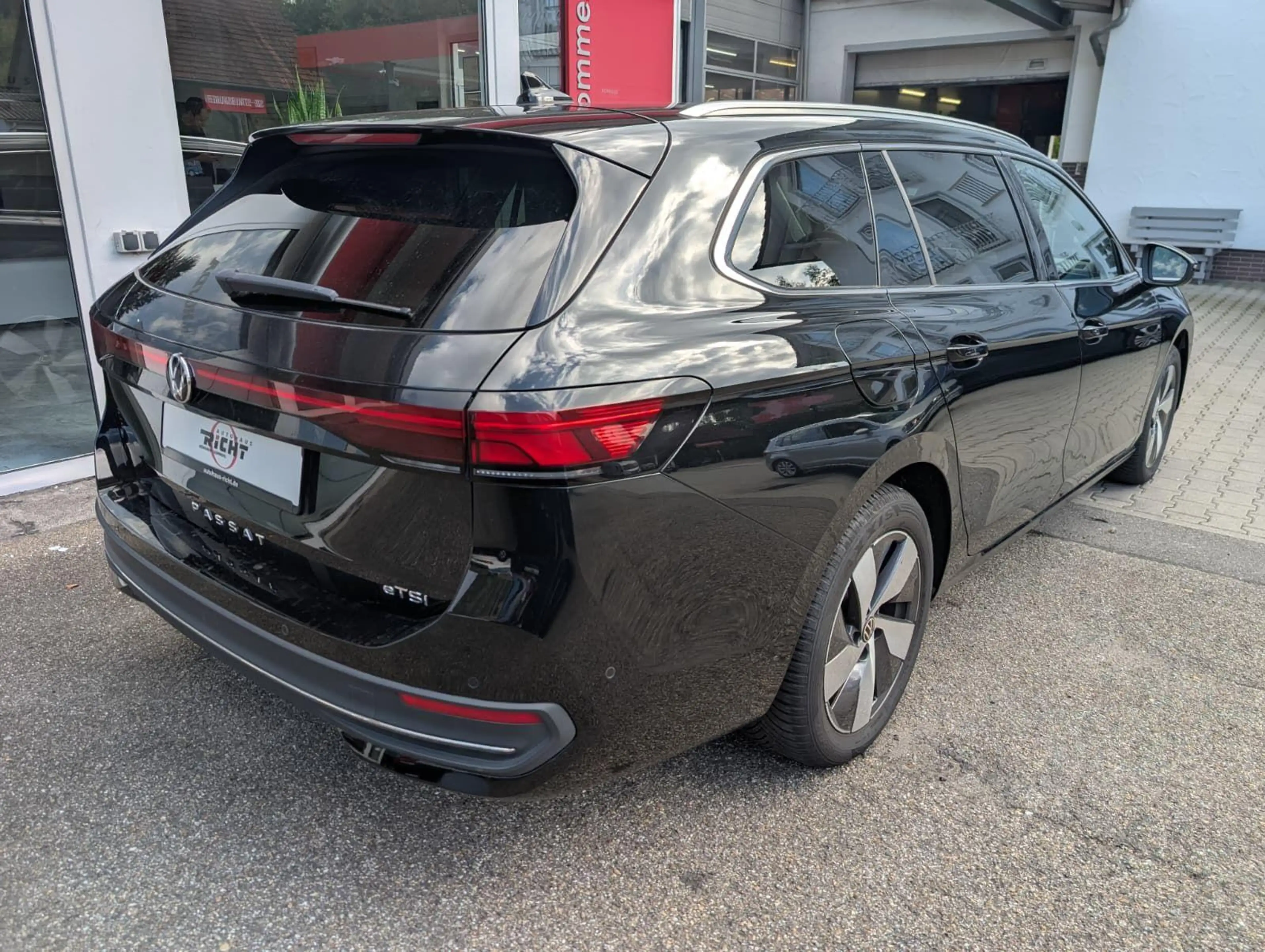 Volkswagen Passat Variant 1.5 eTSI Business Nav SHZ PDC LED — photo 5