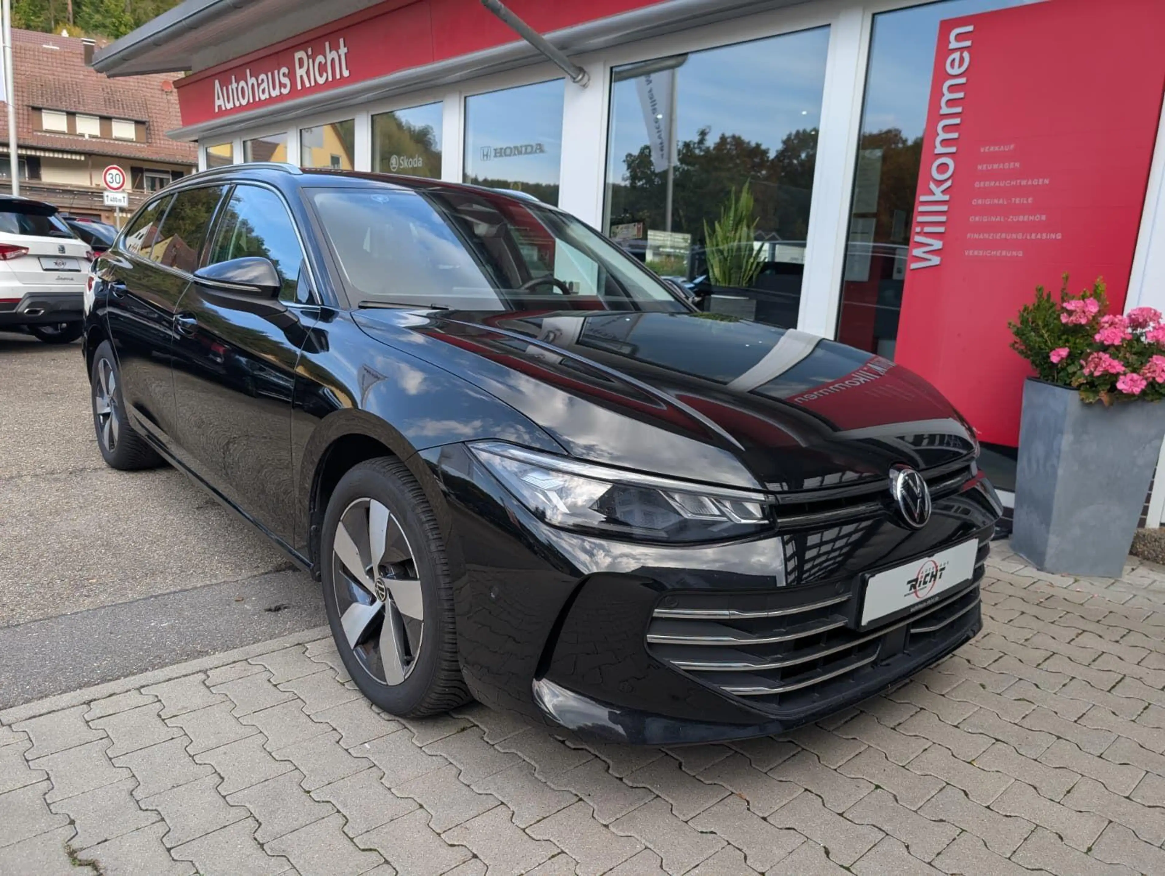 Volkswagen Passat Variant 1.5 eTSI Business Nav SHZ PDC LED — photo 3