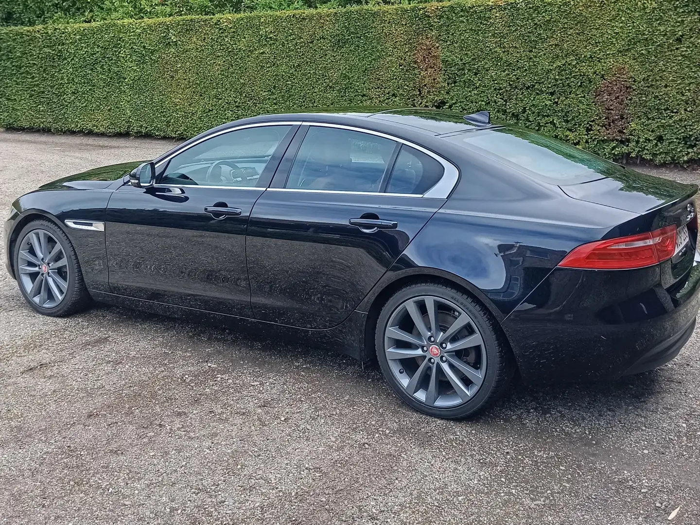 Jaguar XE XE 20t Portfolio Blauw - 1
