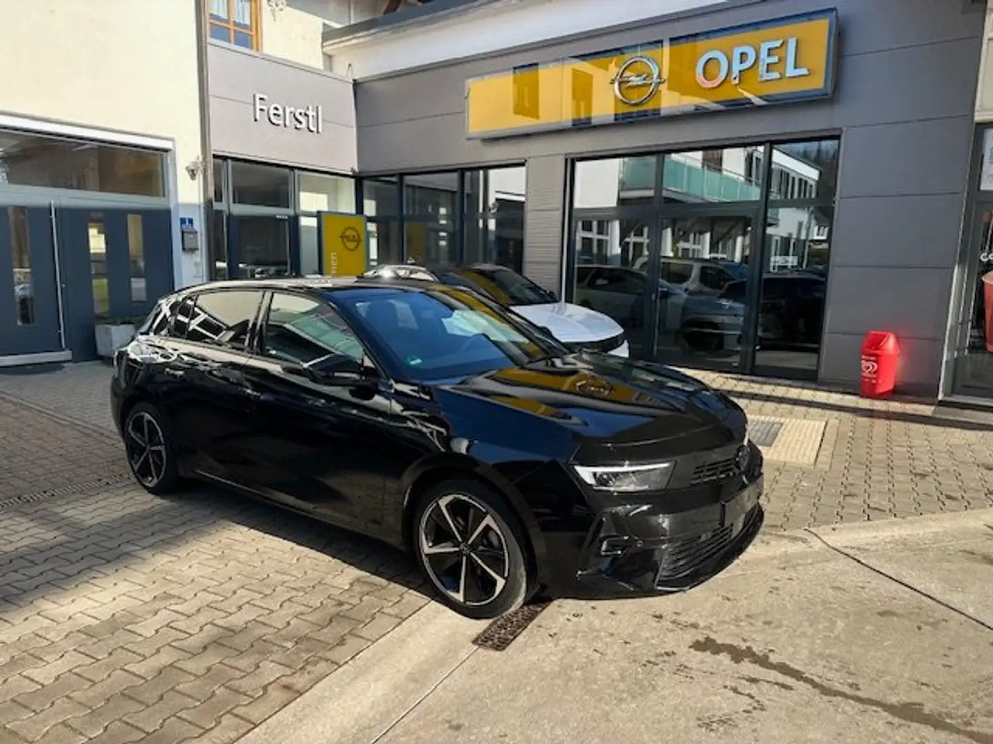 Opel Astra GS Line Schwarz - 1