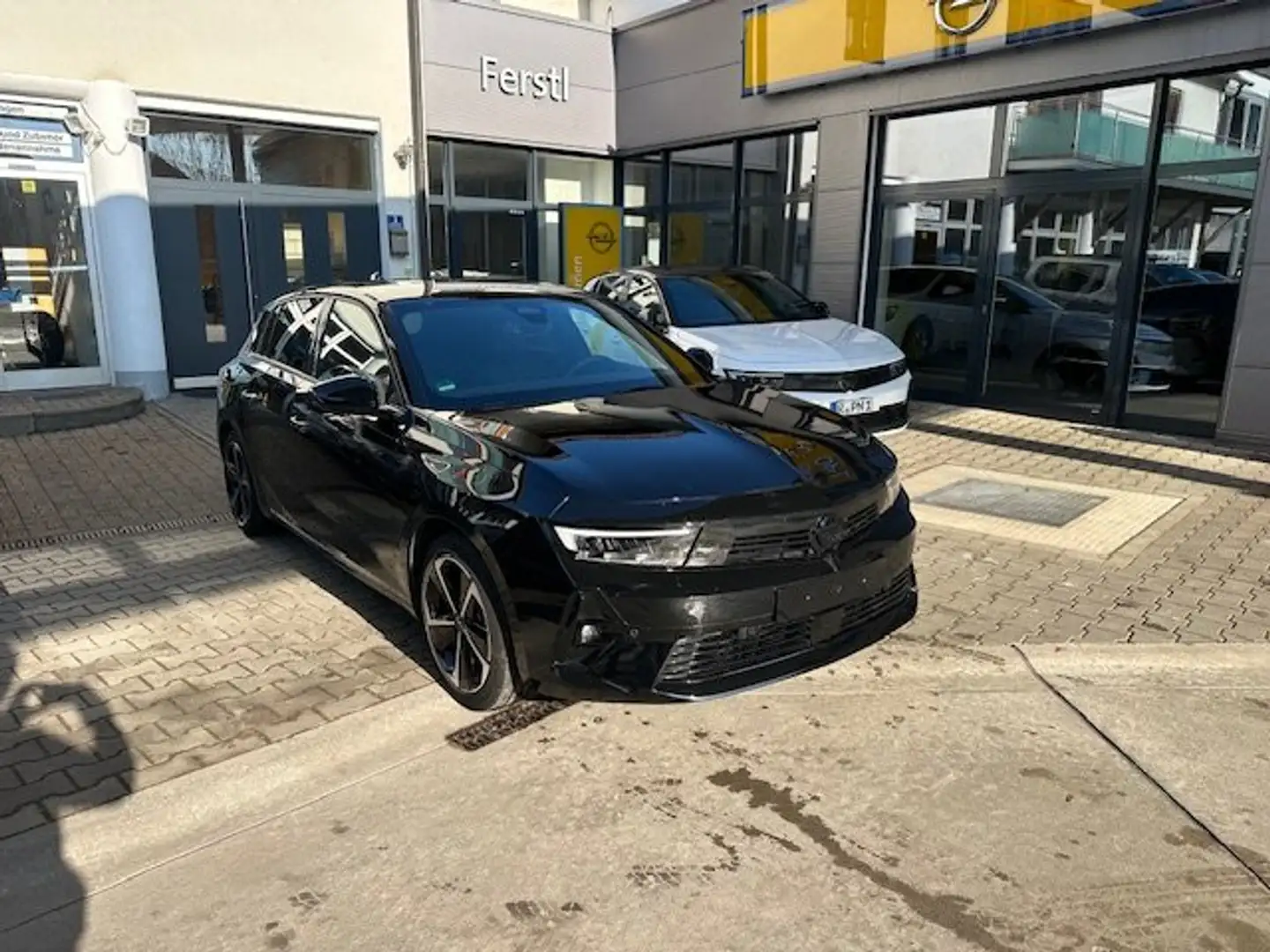 Opel Astra GS Line Schwarz - 2