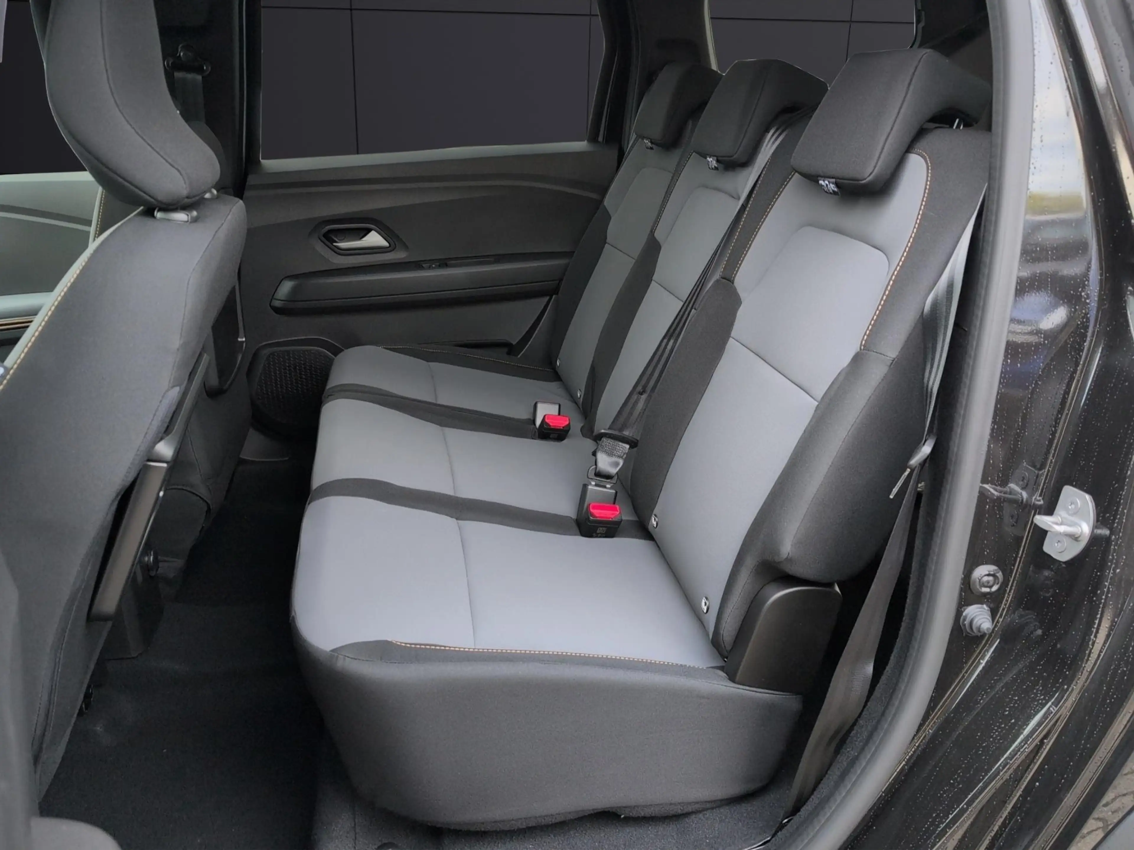 Dacia Jogger Extreme HYBRID 140 Automatik Navi Rückfahrkamera — photo 9