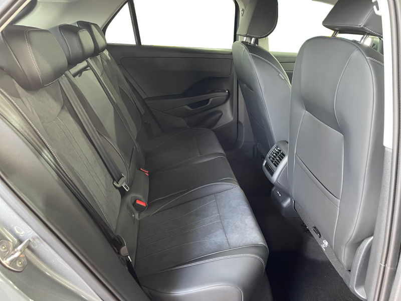 Volkswagen T-Roc Style 1.5 l eTSI OPF 110 kW (150 PS) DSG — photo 11