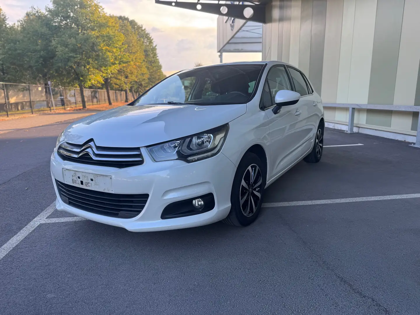 Citroen C4 C4 1.2 essence  Business GPS 12 mois garentie Blanc - 2