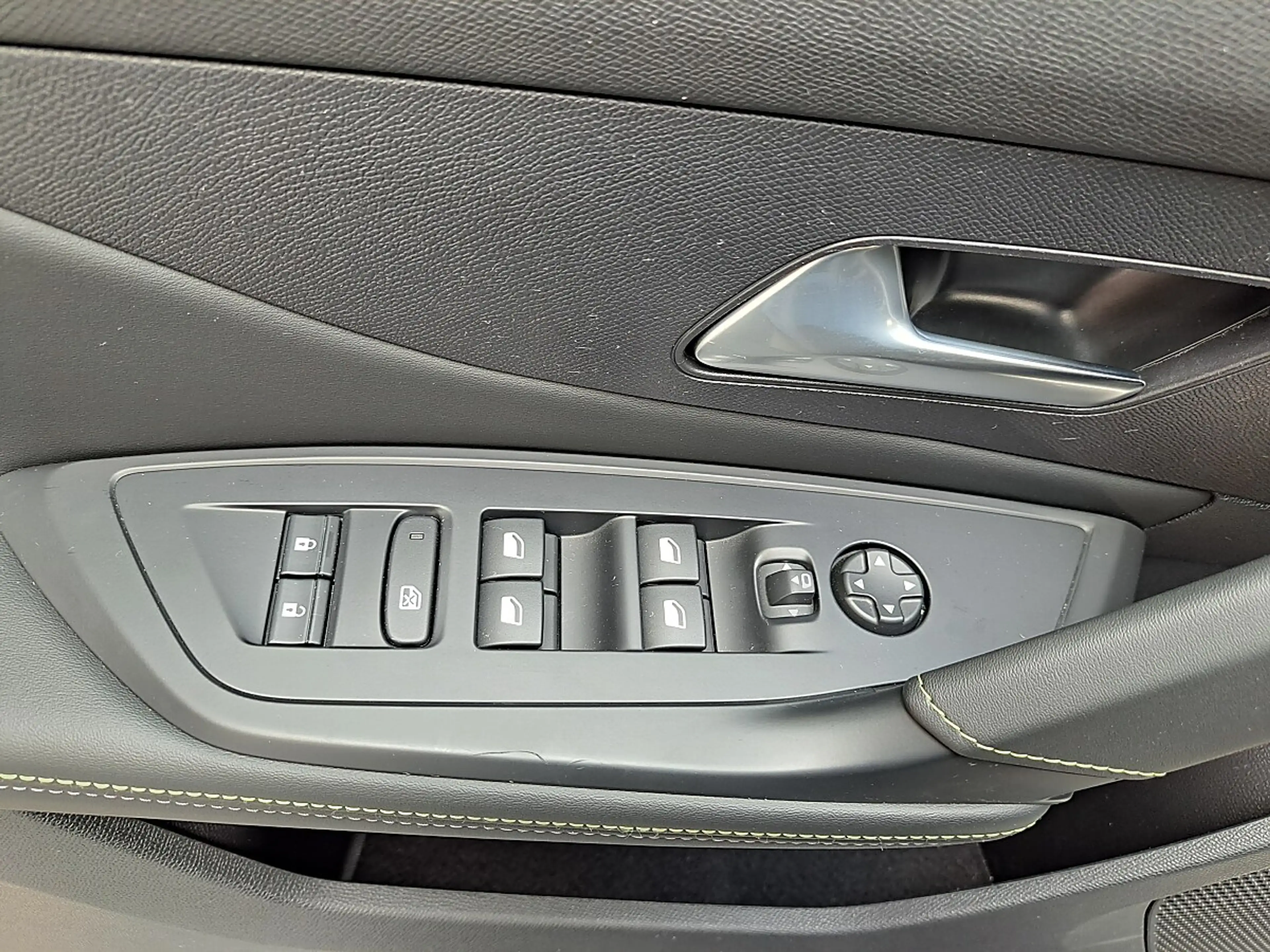 Peugeot 308 SW BlueHDi 130 S&S EAT8 GT — photo 11
