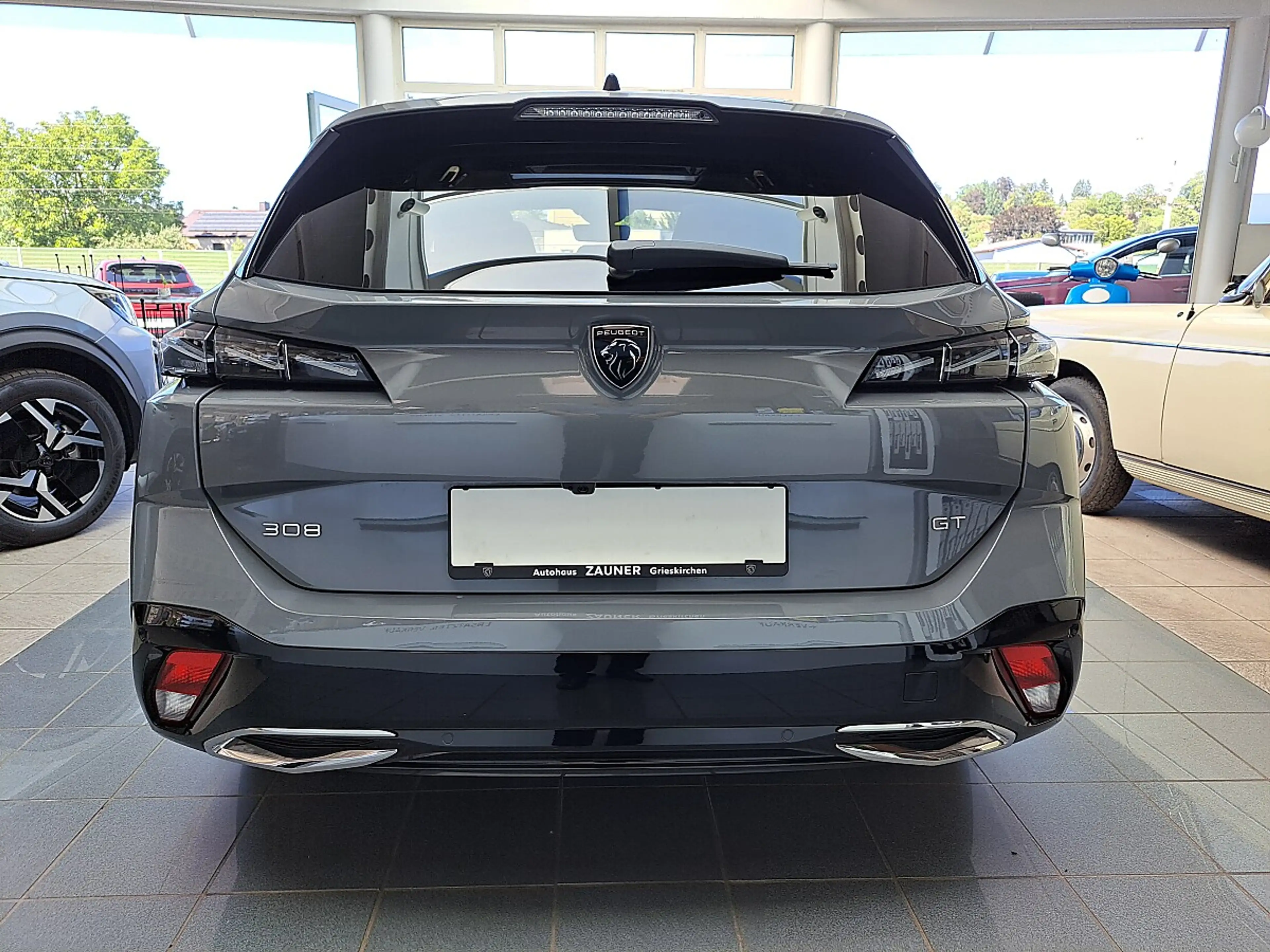 Peugeot 308 SW BlueHDi 130 S&S EAT8 GT — photo 4