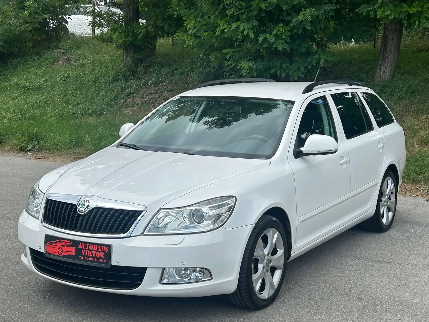 Skoda Octavia Combi 1,6 Elegance TDI*12 monate garantie* Weiß - 2