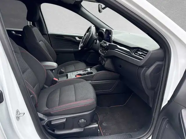 Ford Kuga view 3