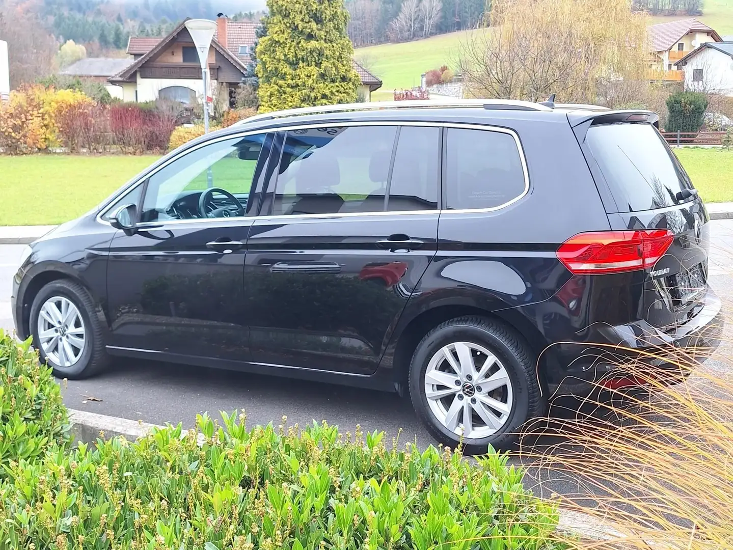 Volkswagen Touran Highline 2.0 TDI, Diesel, 90 kW/122 PS, Schwarz - 2