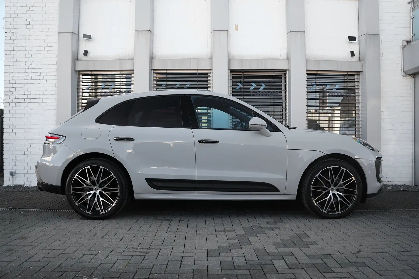 Porsche Macan KREIDE-LUFTF.+PASM-PANO-STANDHEIZUNG-BOSE-21SPYDER Grijs - 1