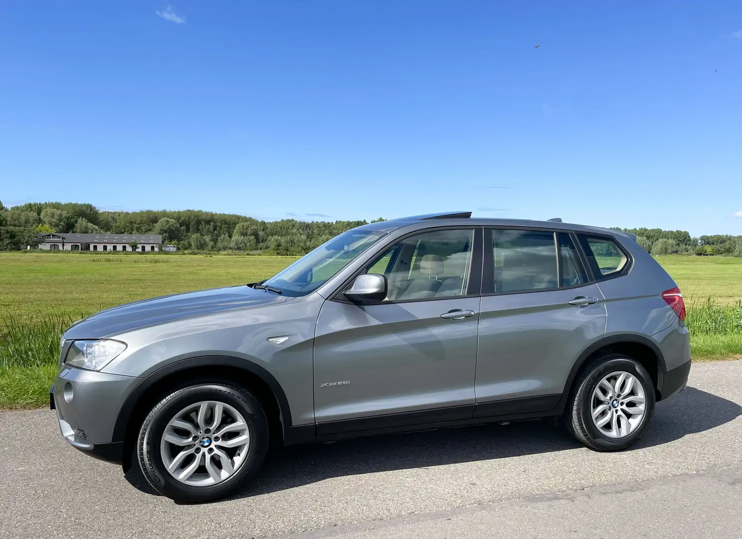 BMW X3 xDrive28i High Exec. 6-cilinder Pano 1 NL eigenaar Grijs - 1